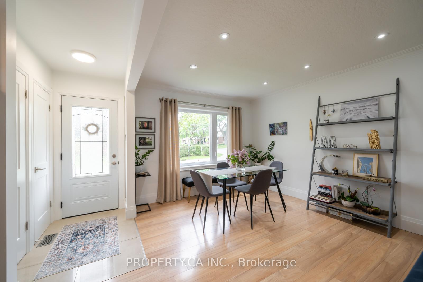 Photo 5 of 44 Daniels Street, Etobicoke, Stonegate-Queensway — HOMEH
