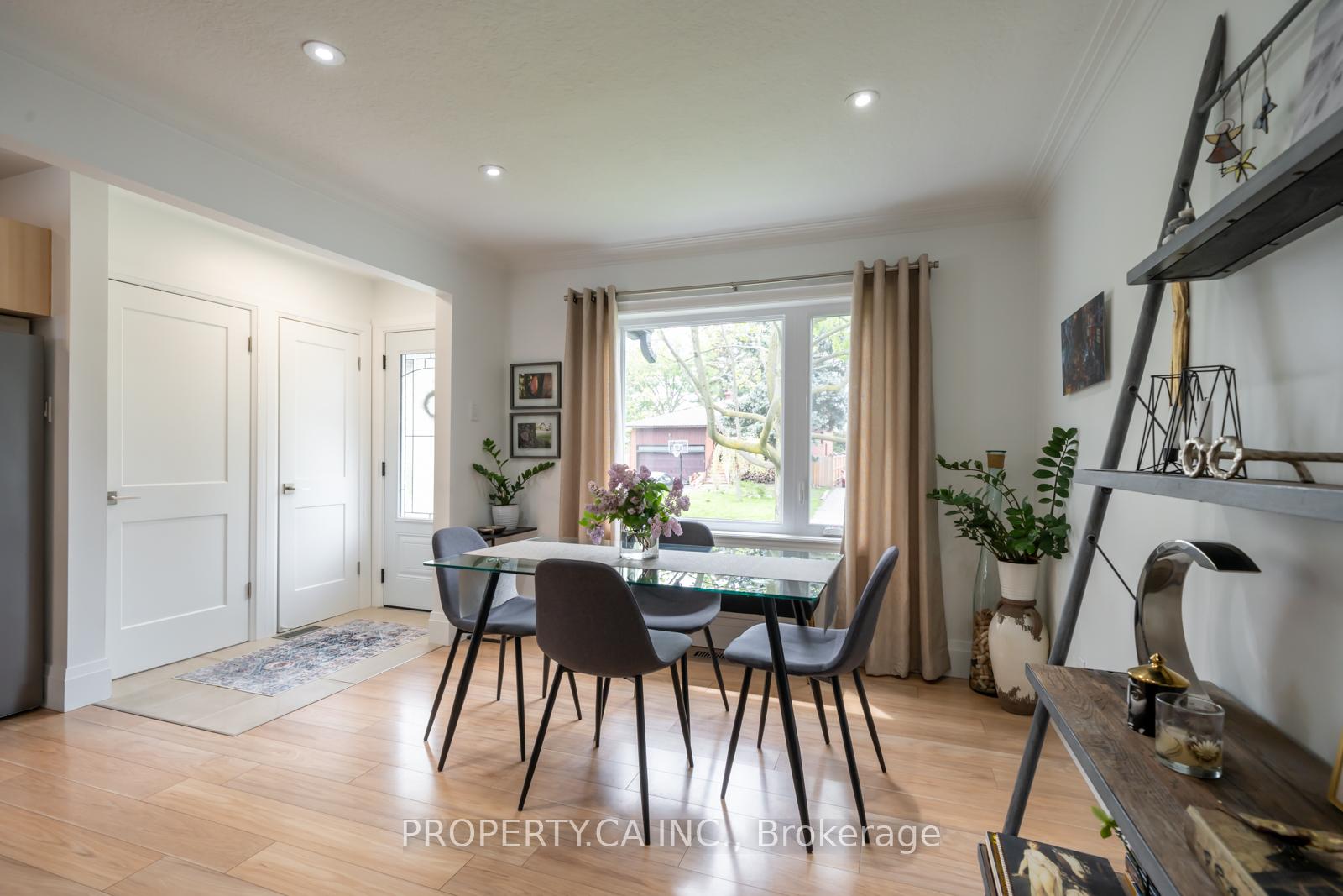 Photo 9 of 44 Daniels Street, Etobicoke, Stonegate-Queensway — HOMEH