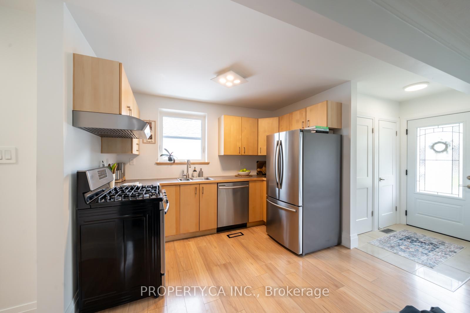 Photo 11 of 44 Daniels Street, Etobicoke, Stonegate-Queensway — HOMEH