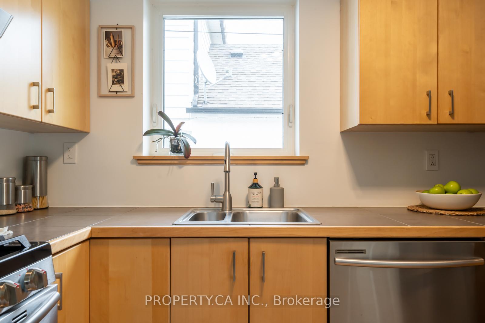 Photo 13 of 44 Daniels Street, Etobicoke, Stonegate-Queensway — HOMEH