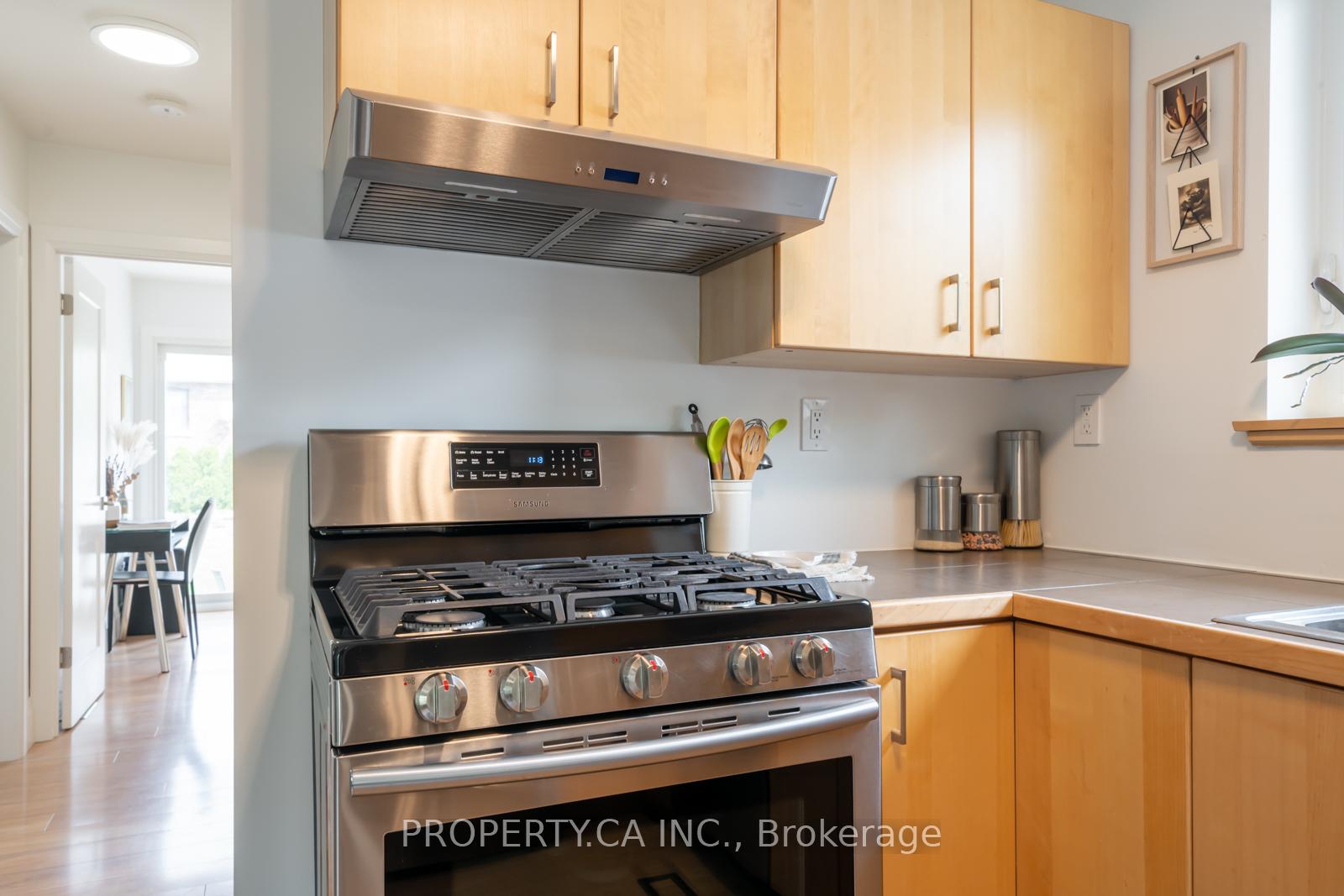 Photo 15 of 44 Daniels Street, Etobicoke, Stonegate-Queensway — HOMEH