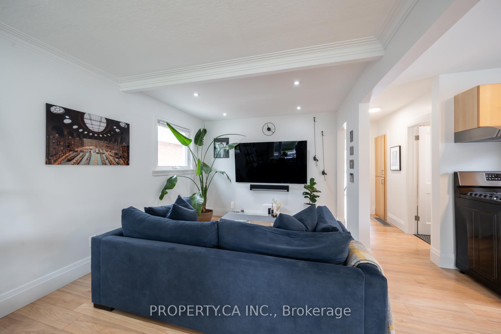 Photo 17 of 44 Daniels Street, Etobicoke, Stonegate-Queensway — HOMEH
