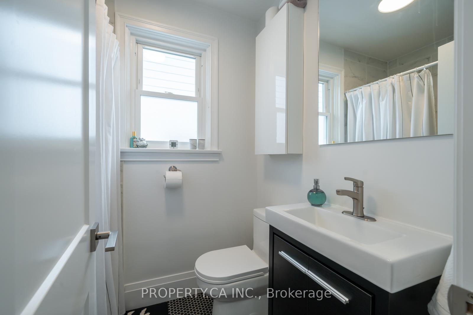 Photo 27 of 44 Daniels Street, Etobicoke, Stonegate-Queensway — HOMEH