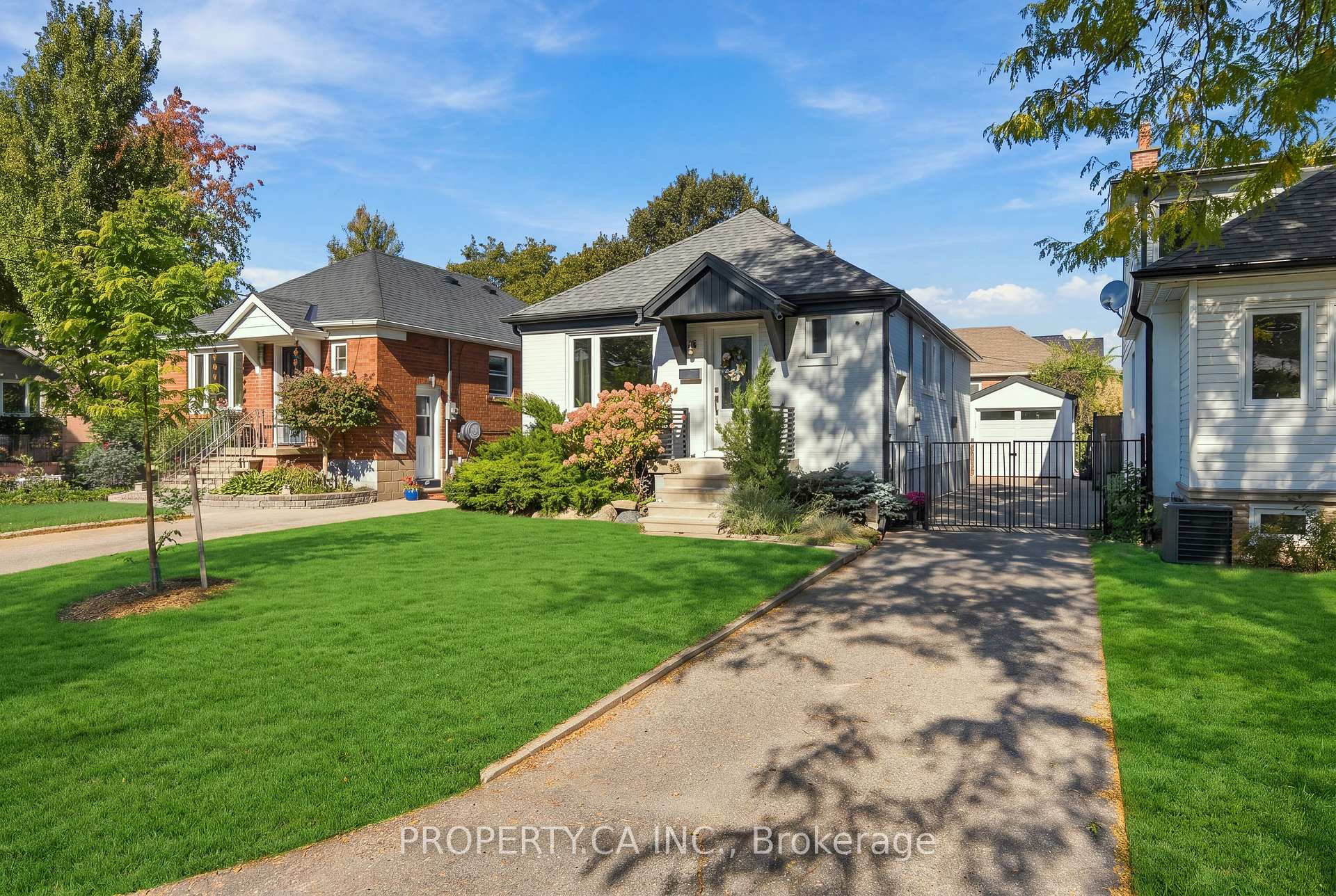Photo 4 of 44 Daniels Street, Etobicoke, Stonegate-Queensway — HOMEH