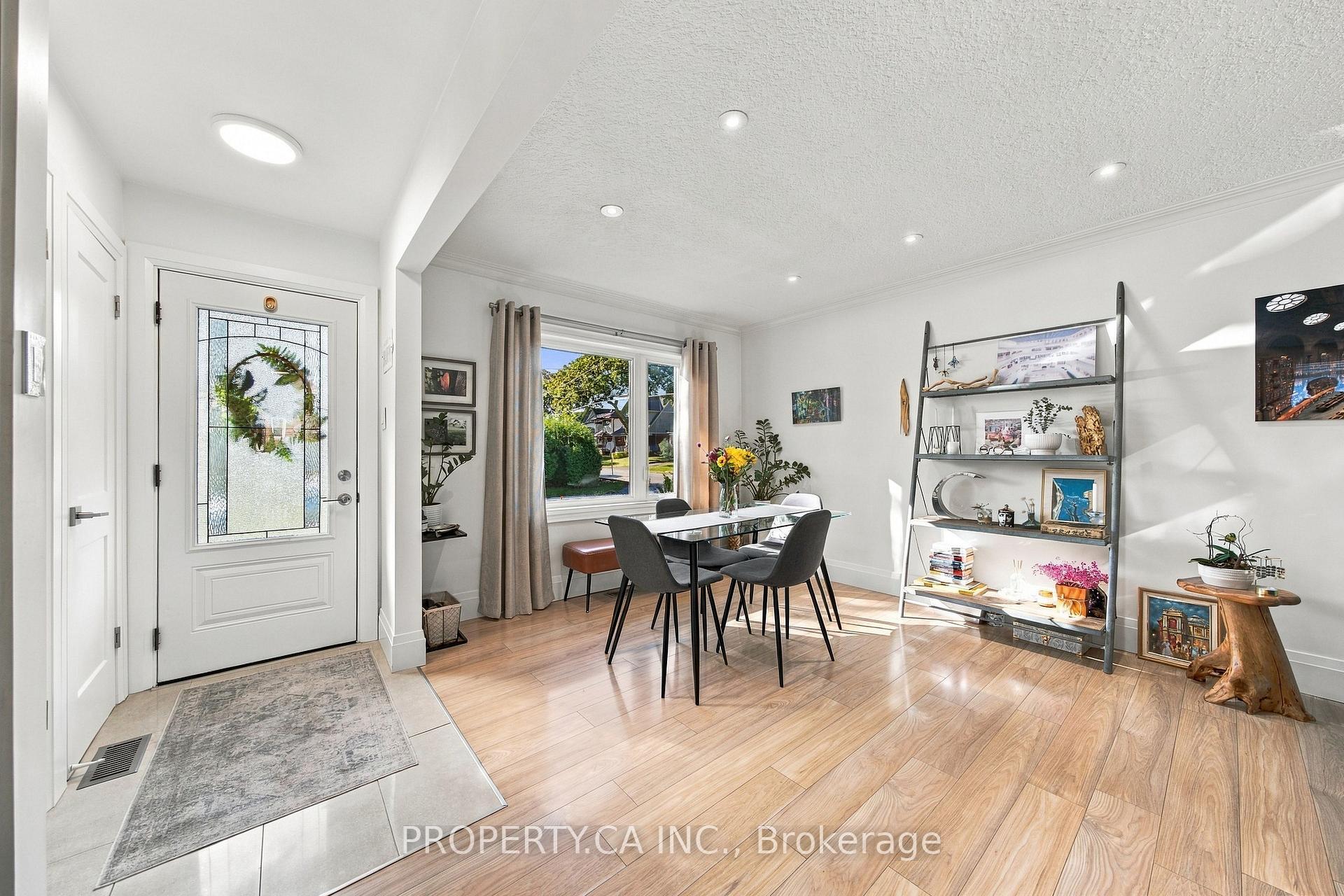 Photo 8 of 44 Daniels Street, Etobicoke, Stonegate-Queensway — HOMEH