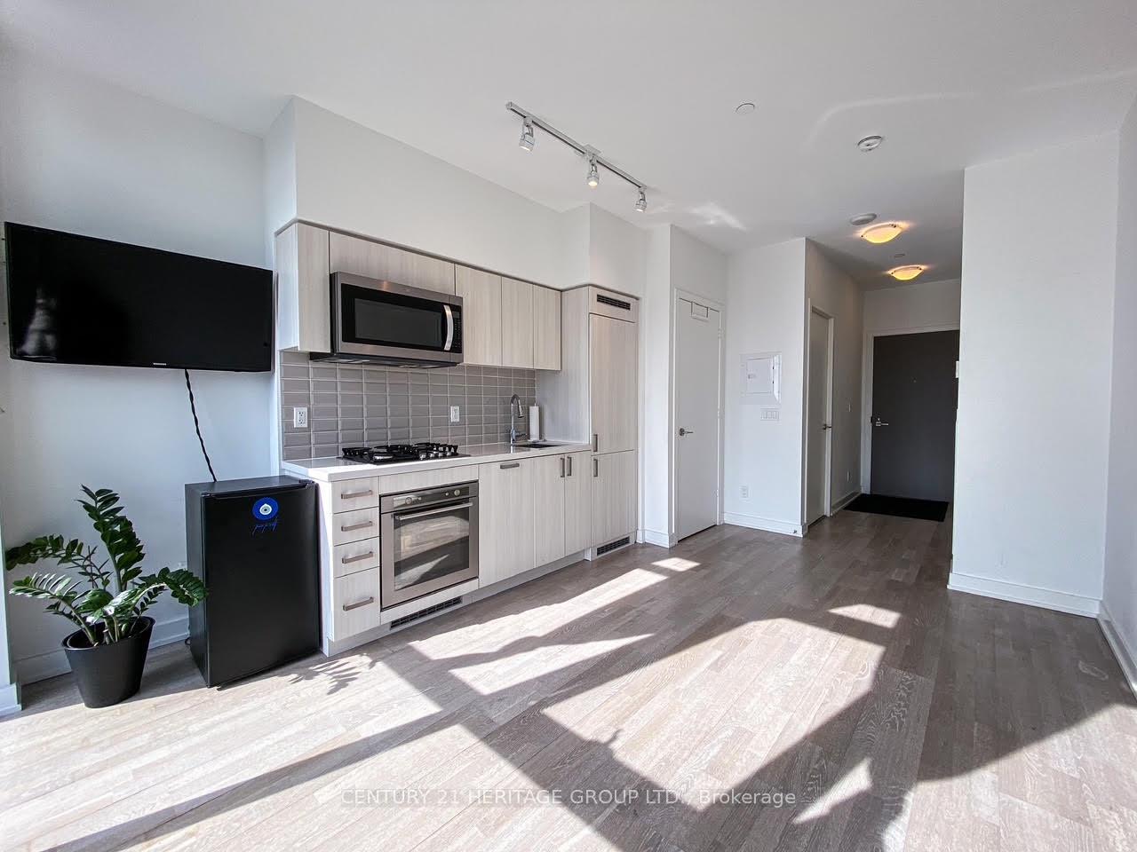 Photo 10 of Unit 1709, 501 St Clair Avenue W, Toronto, Casa Loma — HOMEH