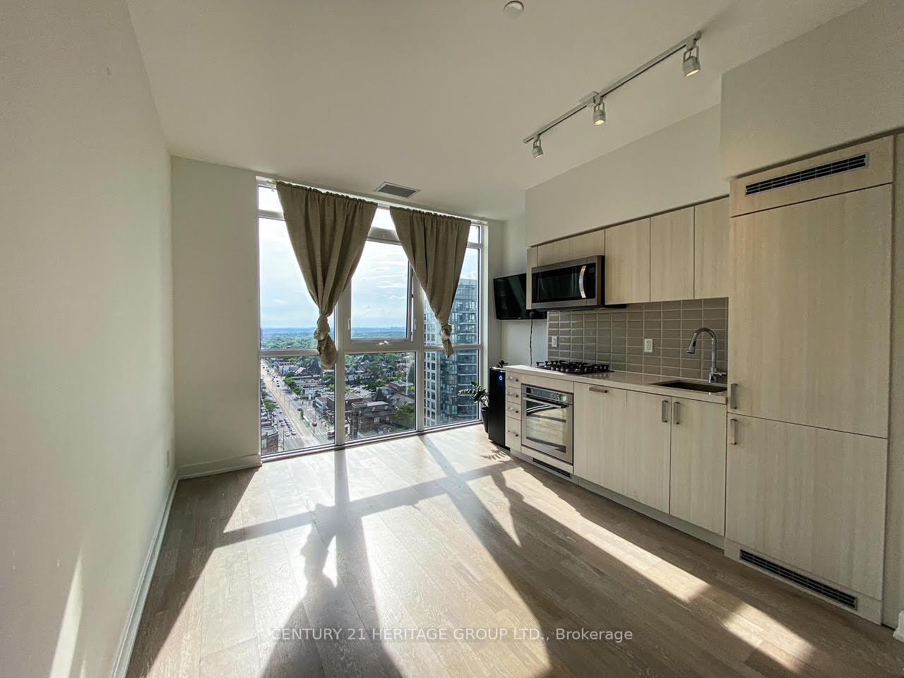 Photo 9 of Unit 1709, 501 St Clair Avenue W, Toronto, Casa Loma — HOMEH