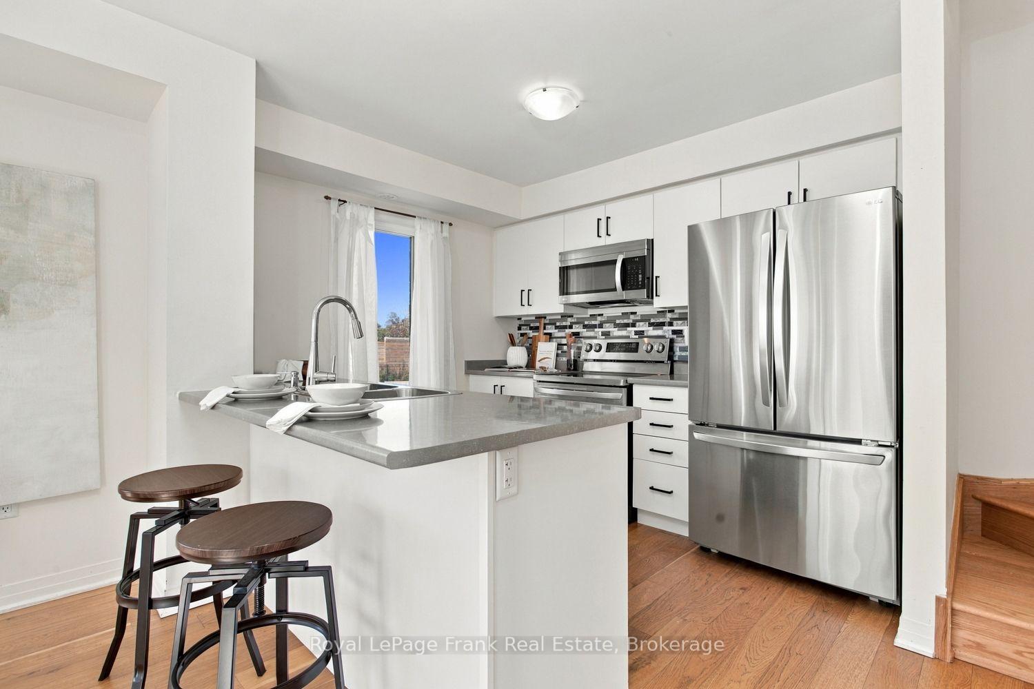 Photo 4 of Unit 17, 28C Lookout Drive, Clarington, Bowmanville — HOMEH