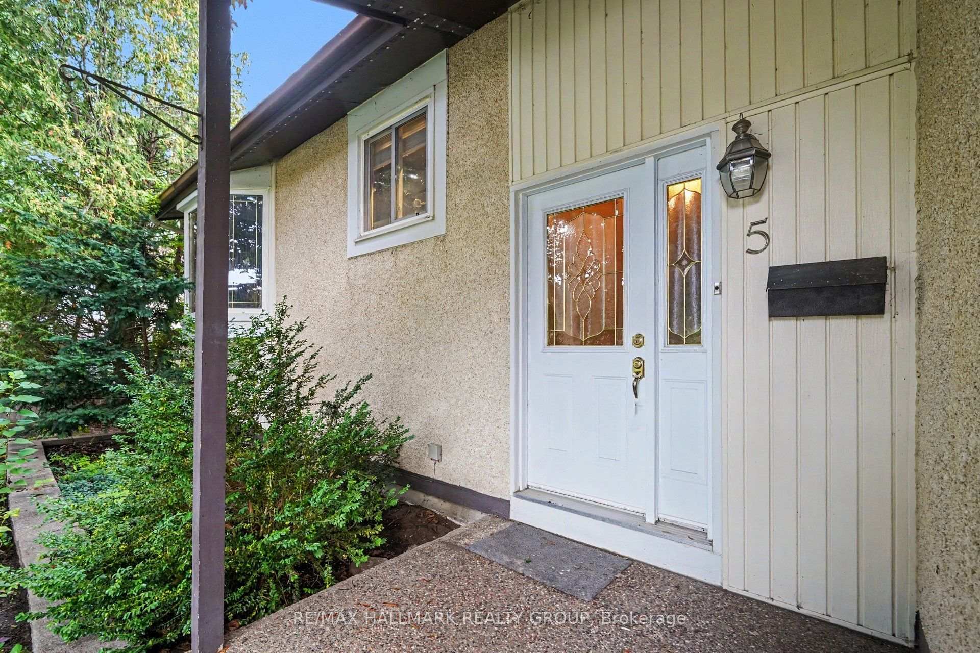 Photo 3 of 5 Lansfield Way, Ottawa, Tanglewood — HOMEH
