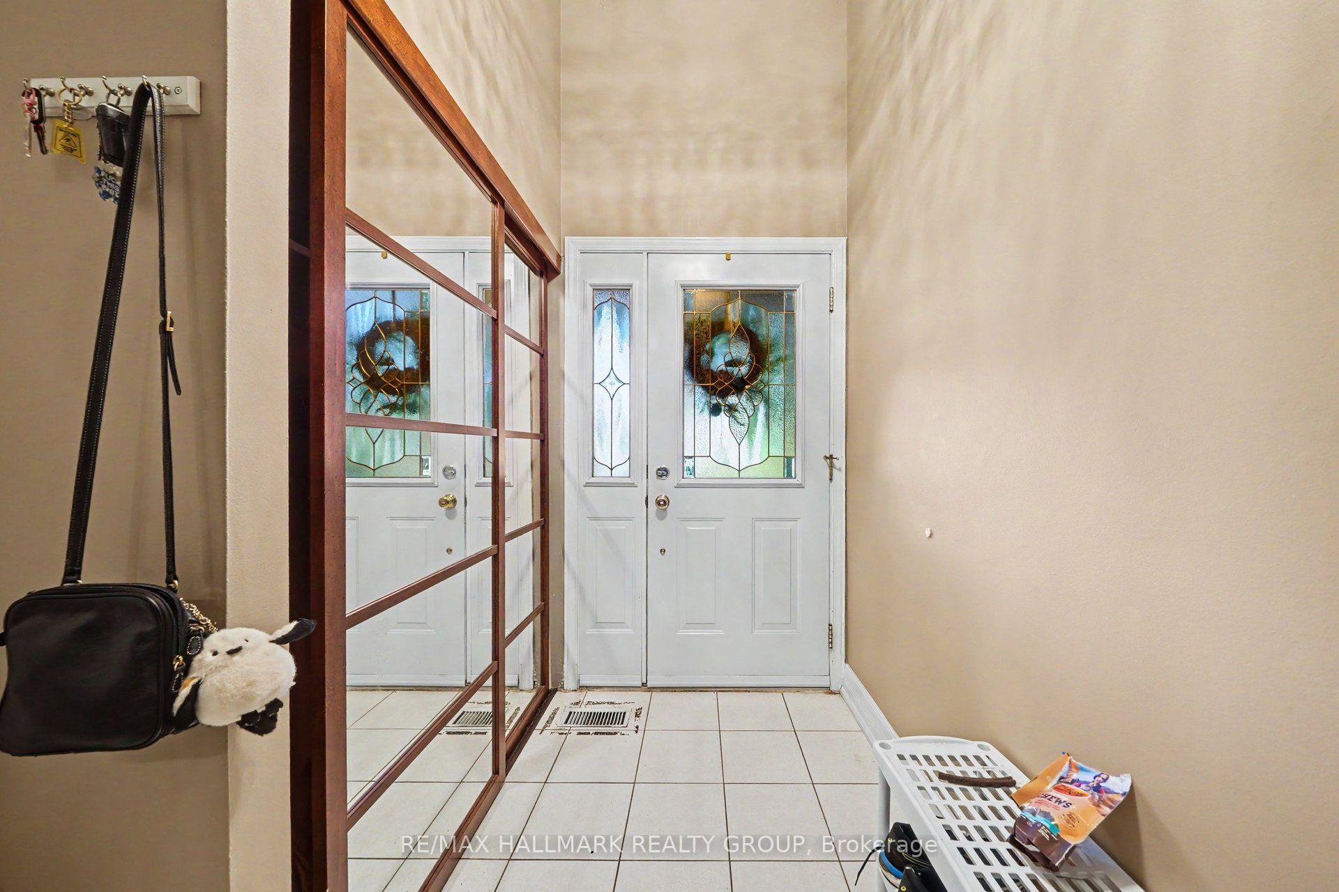 Photo 4 of 5 Lansfield Way, Ottawa, Tanglewood — HOMEH