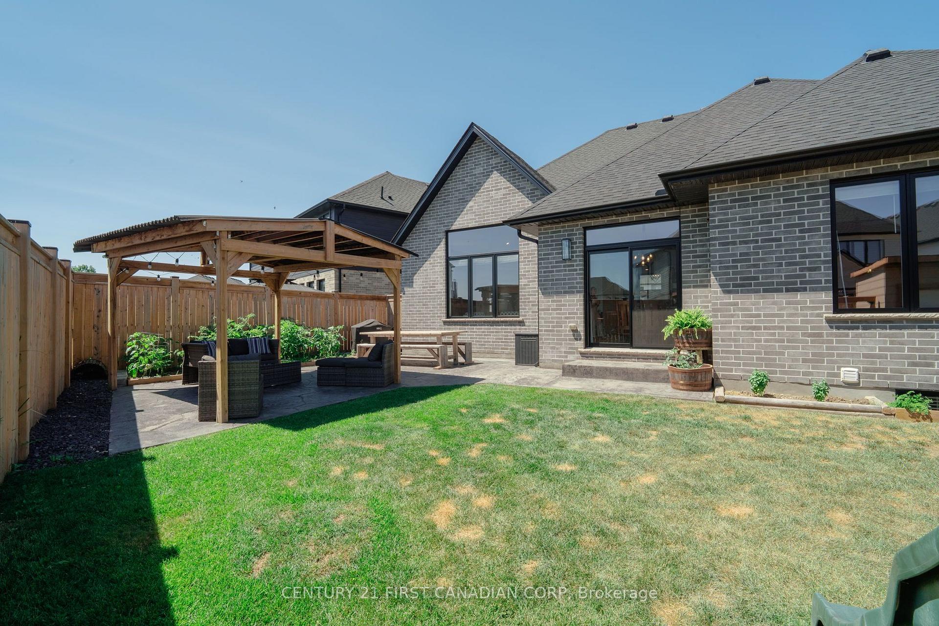 Photo 29 of 126 Aspen Circle, Thames Centre, Thorndale — HOMEH