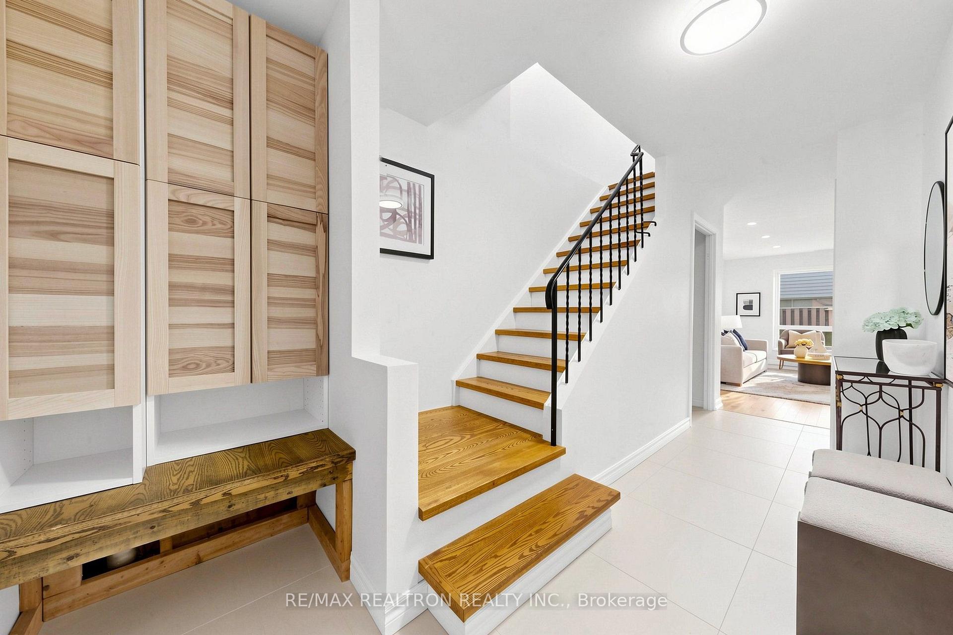 Photo 4 of 42 Pepper Vine Way, North York, Bayview Village — HOMEH
