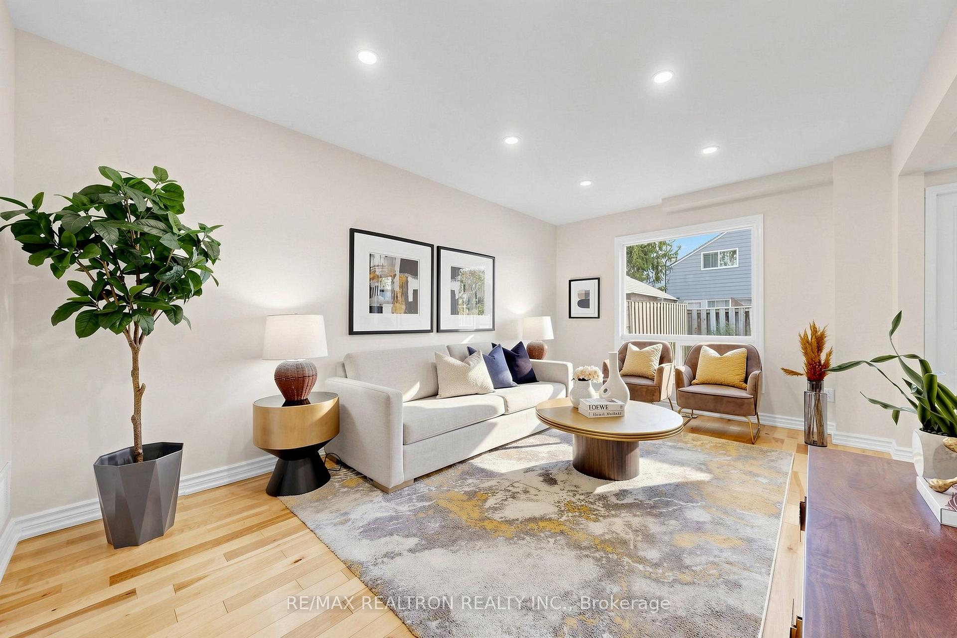 Photo 5 of 42 Pepper Vine Way, North York, Bayview Village — HOMEH