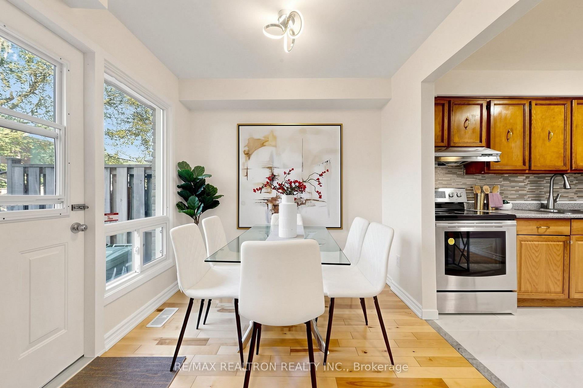 Photo 9 of 42 Pepper Vine Way, North York, Bayview Village — HOMEH