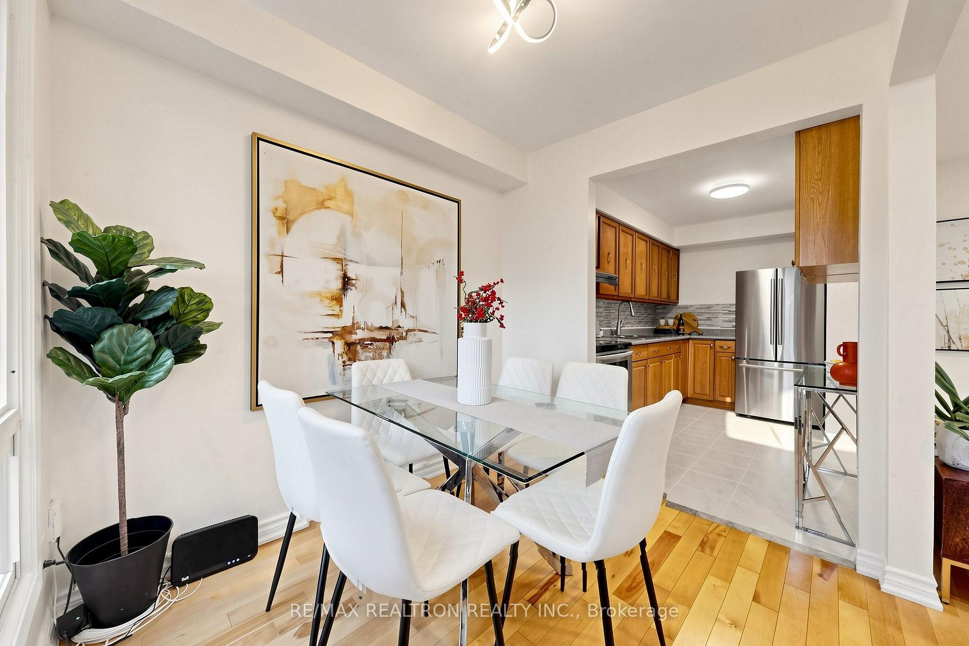 Photo 10 of 42 Pepper Vine Way, North York, Bayview Village — HOMEH