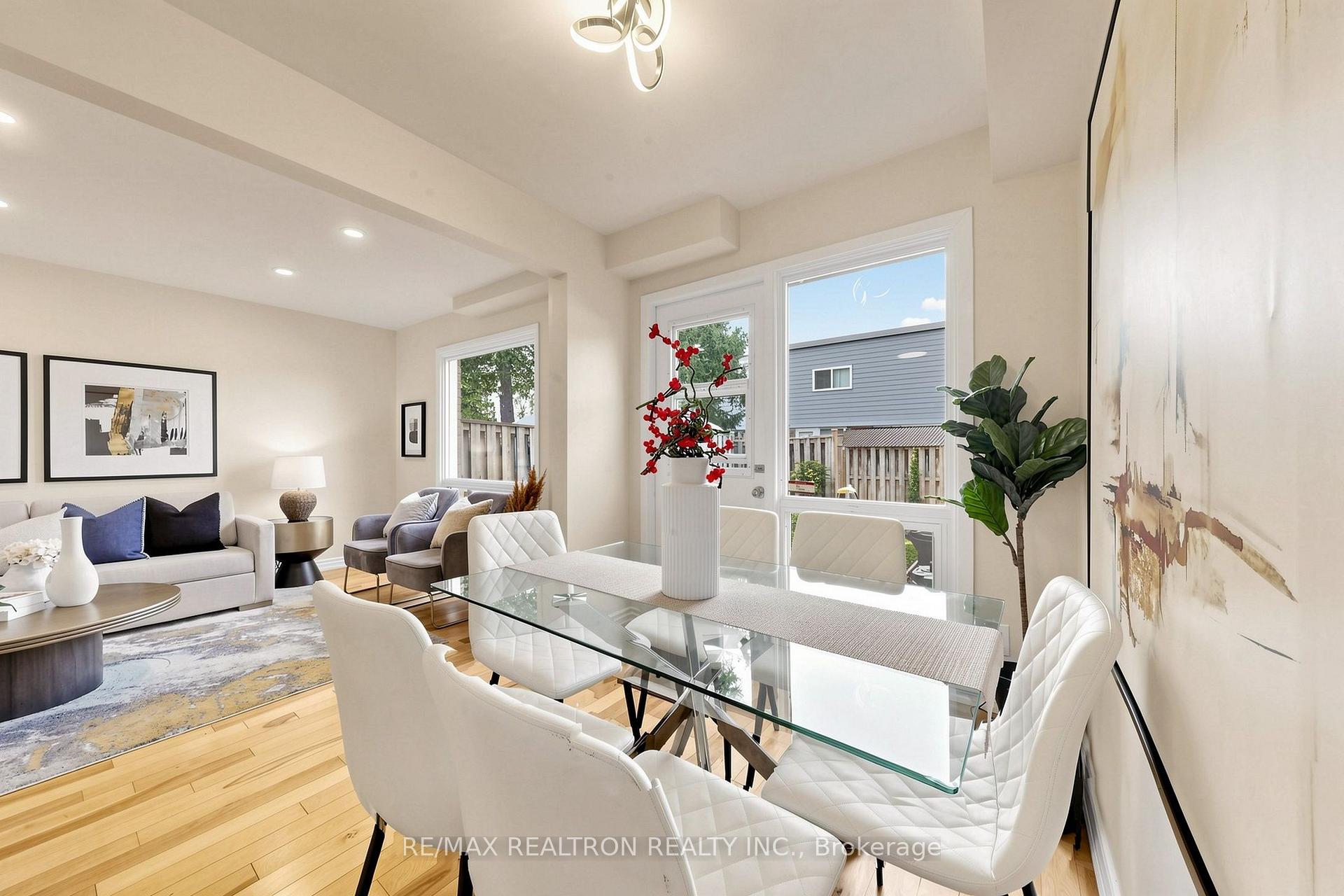 Photo 11 of 42 Pepper Vine Way, North York, Bayview Village — HOMEH