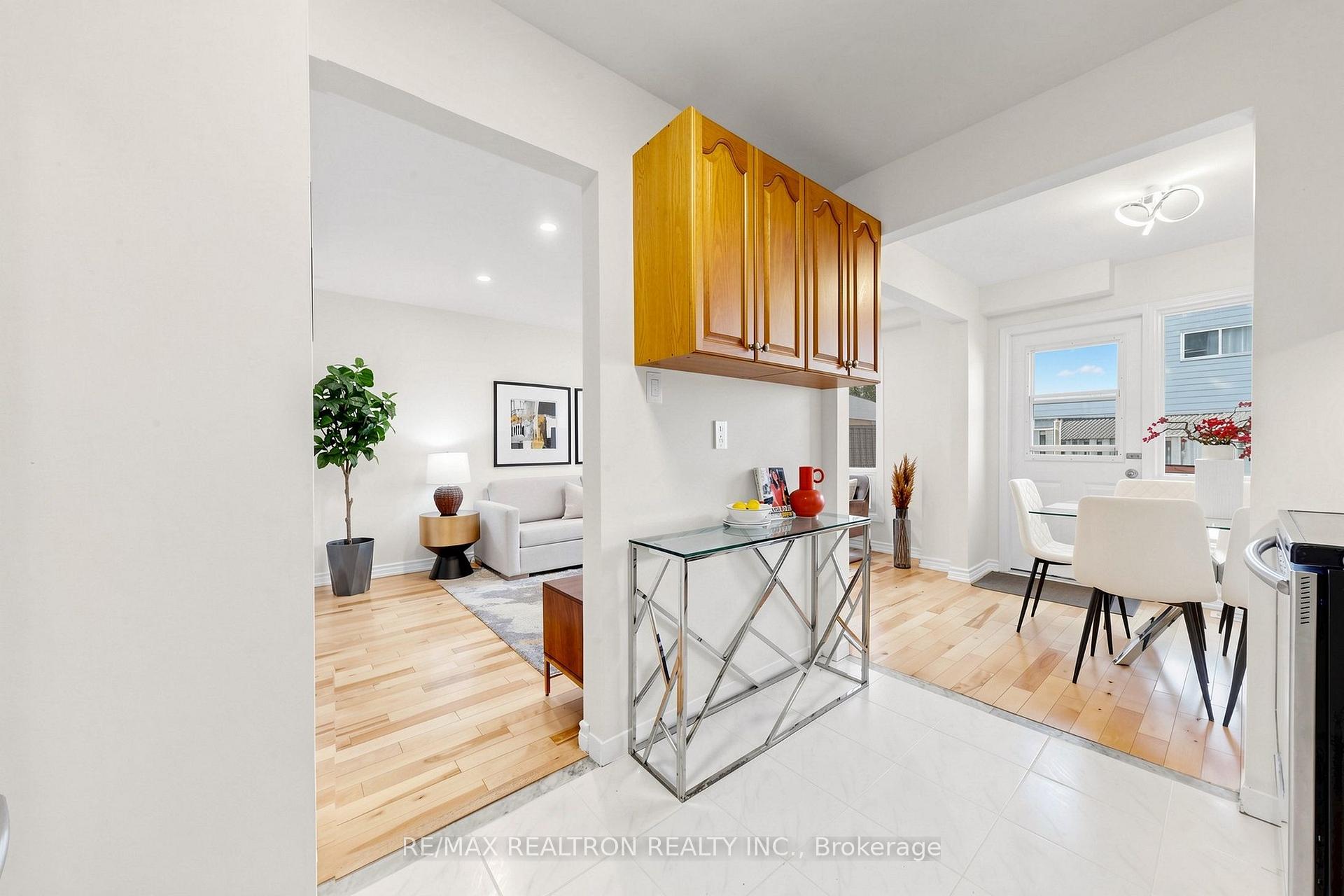 Photo 12 of 42 Pepper Vine Way, North York, Bayview Village — HOMEH