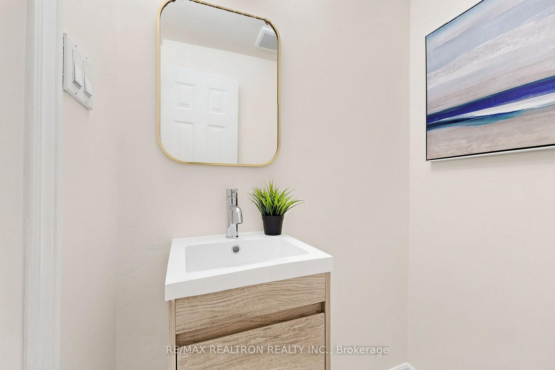 Photo 15 of 42 Pepper Vine Way, North York, Bayview Village — HOMEH