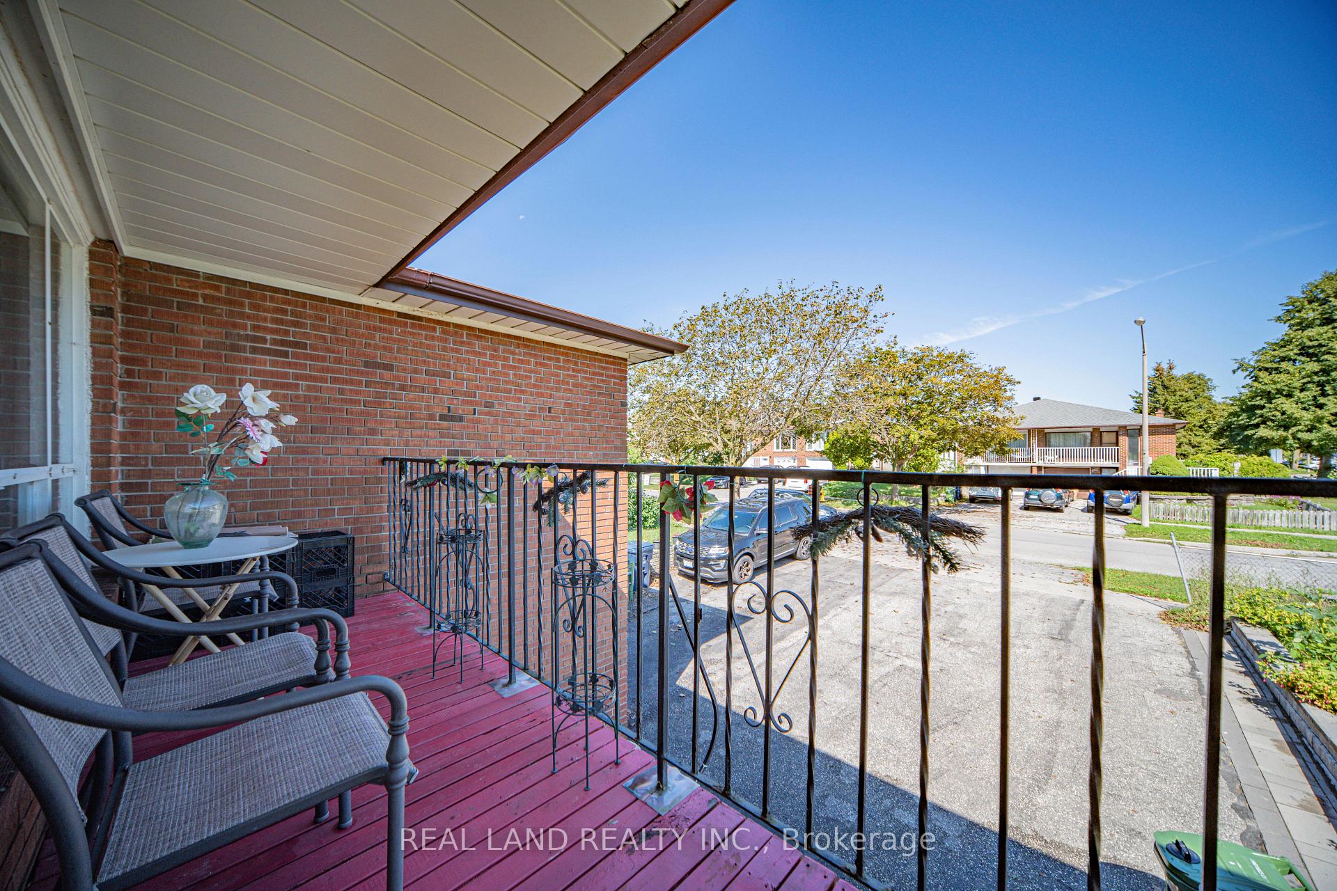 Photo 2 of 37 Pawnee Avenue, North York, Pleasant View — HOMEH