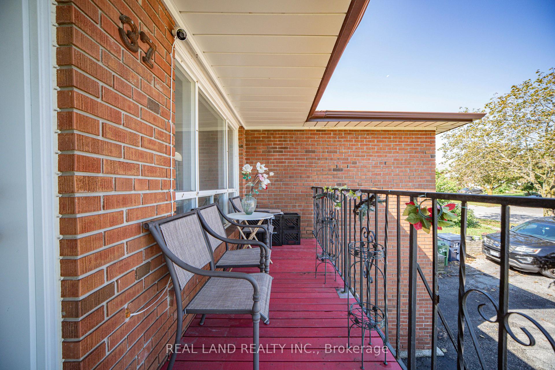 Photo 3 of 37 Pawnee Avenue, North York, Pleasant View — HOMEH