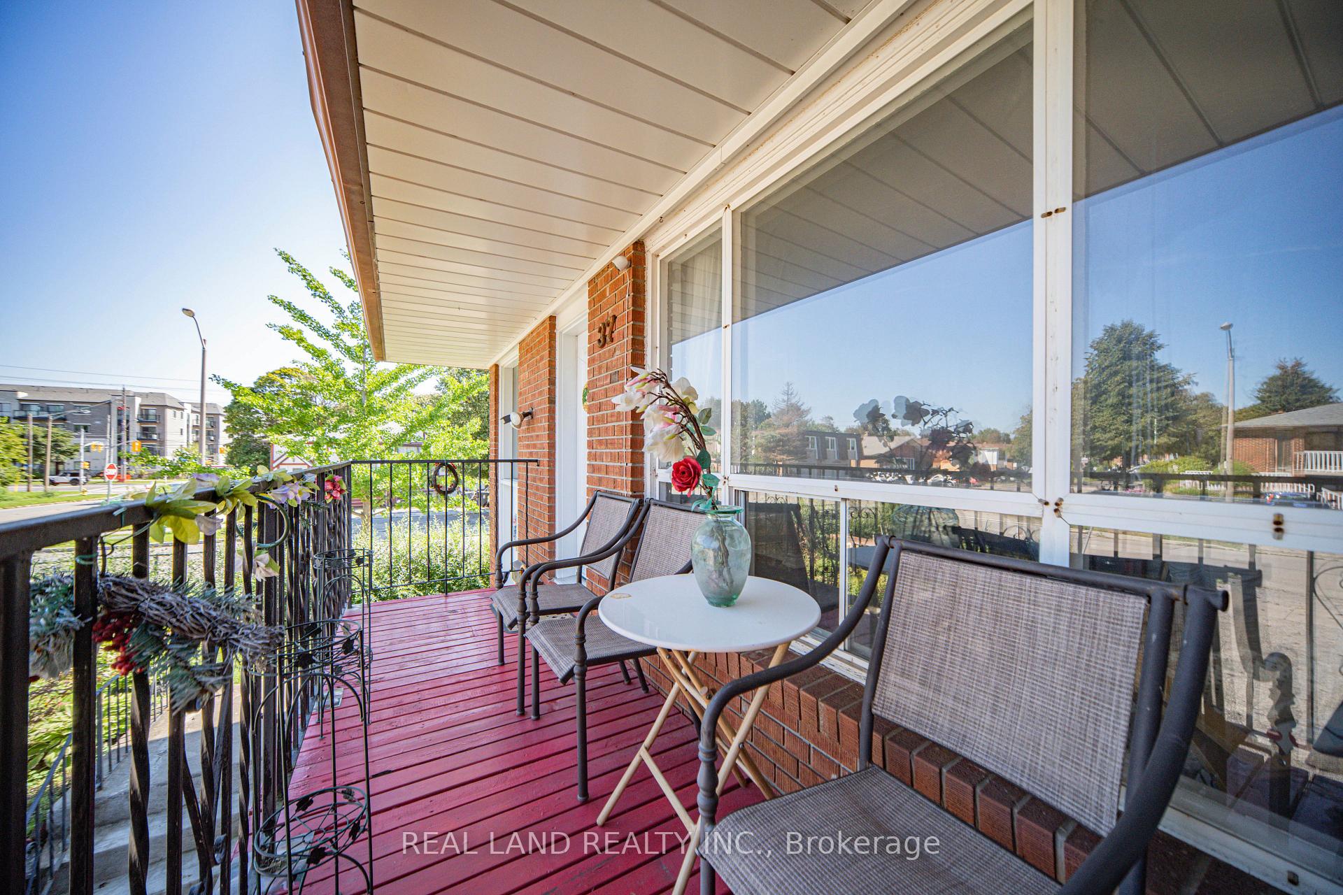 Photo 4 of 37 Pawnee Avenue, North York, Pleasant View — HOMEH