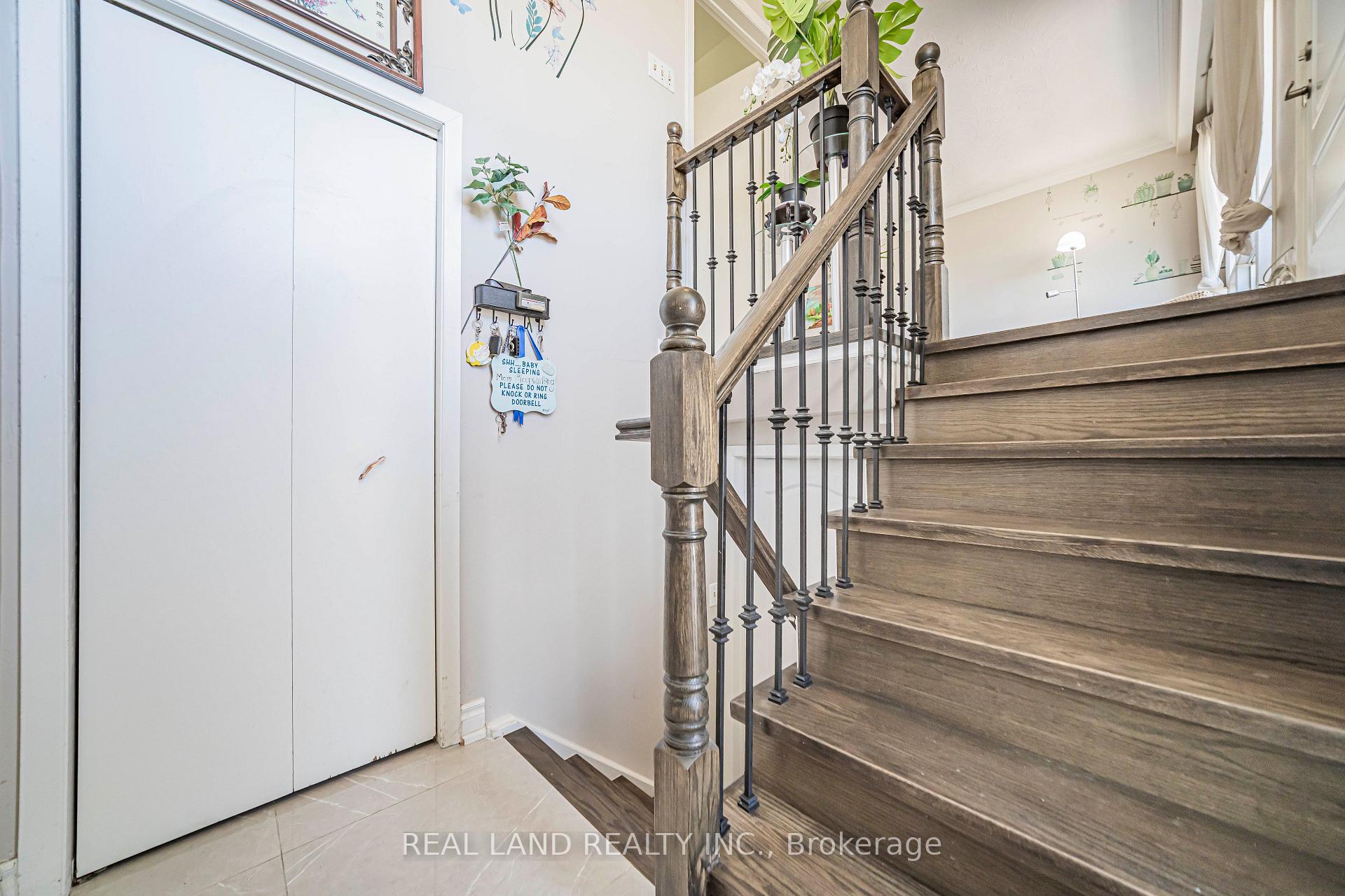 Photo 6 of 37 Pawnee Avenue, North York, Pleasant View — HOMEH
