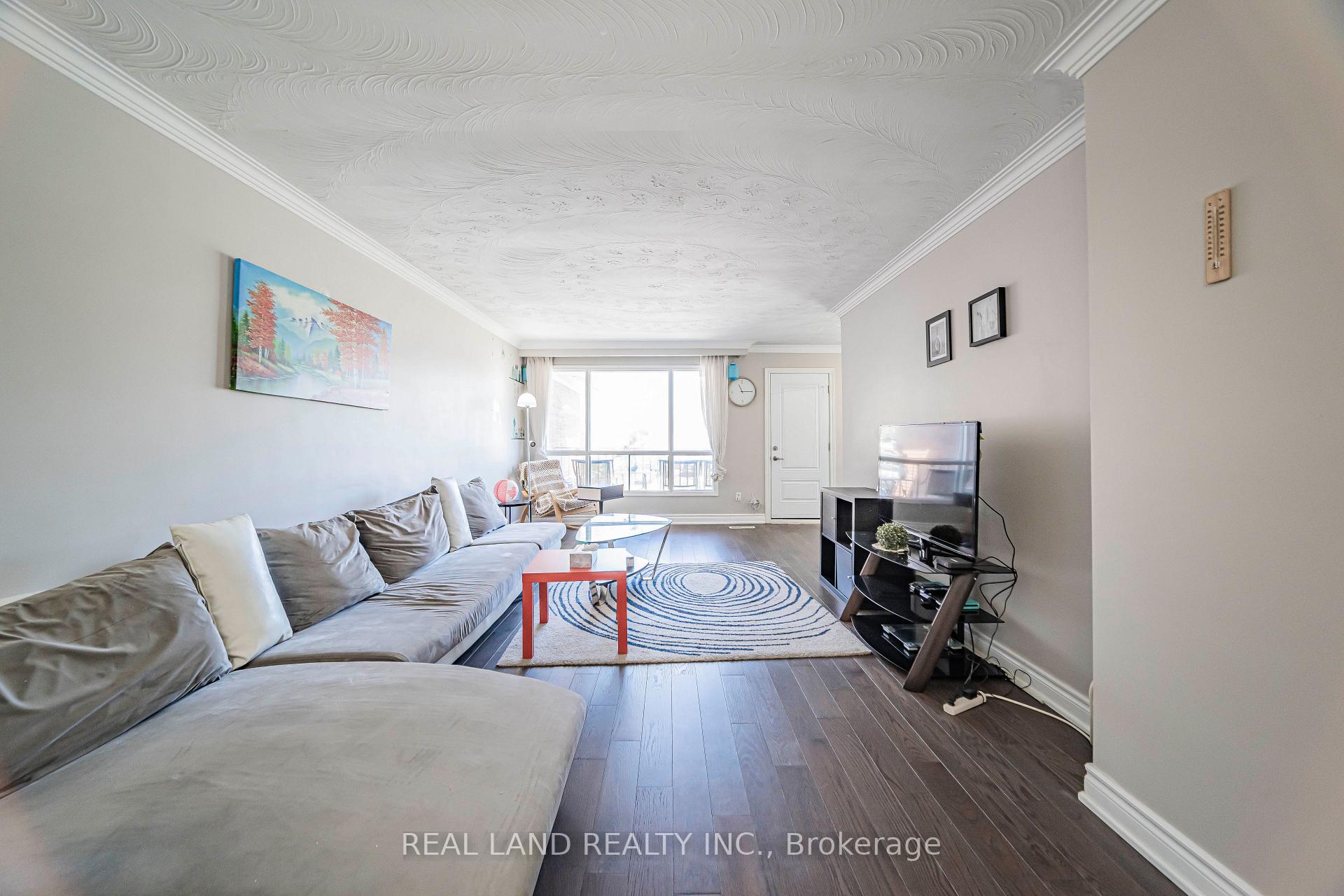 Photo 12 of 37 Pawnee Avenue, North York, Pleasant View — HOMEH