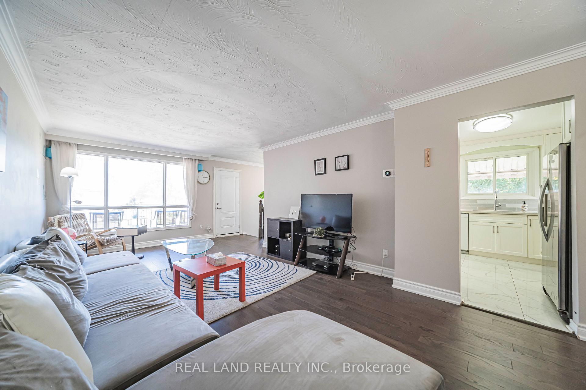 Photo 13 of 37 Pawnee Avenue, North York, Pleasant View — HOMEH
