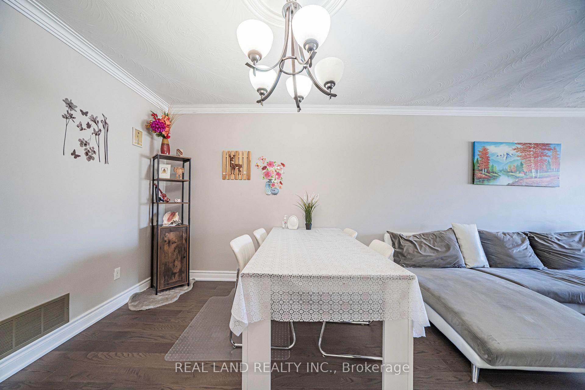 Photo 15 of 37 Pawnee Avenue, North York, Pleasant View — HOMEH