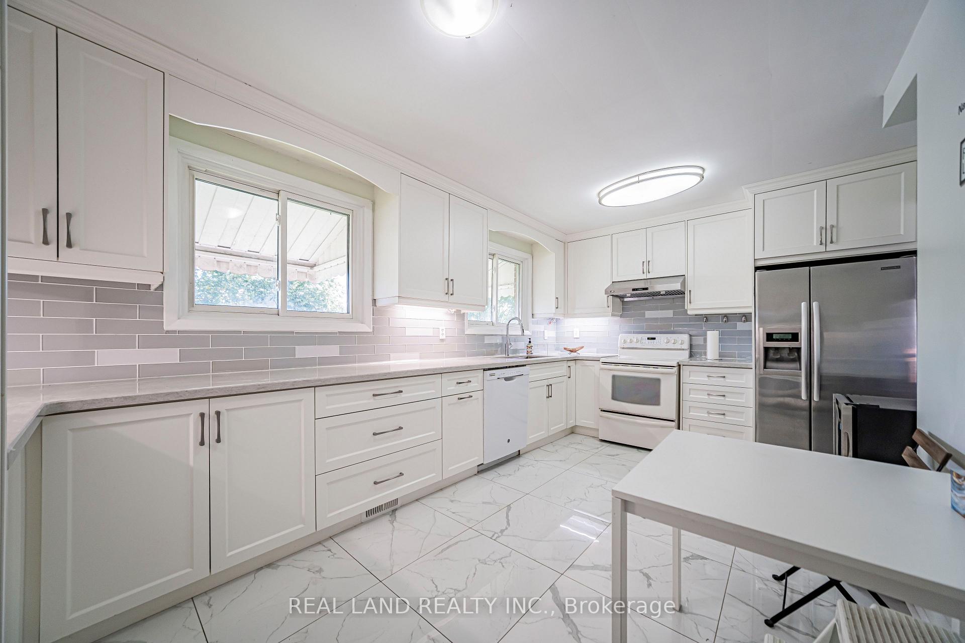 Photo 19 of 37 Pawnee Avenue, North York, Pleasant View — HOMEH