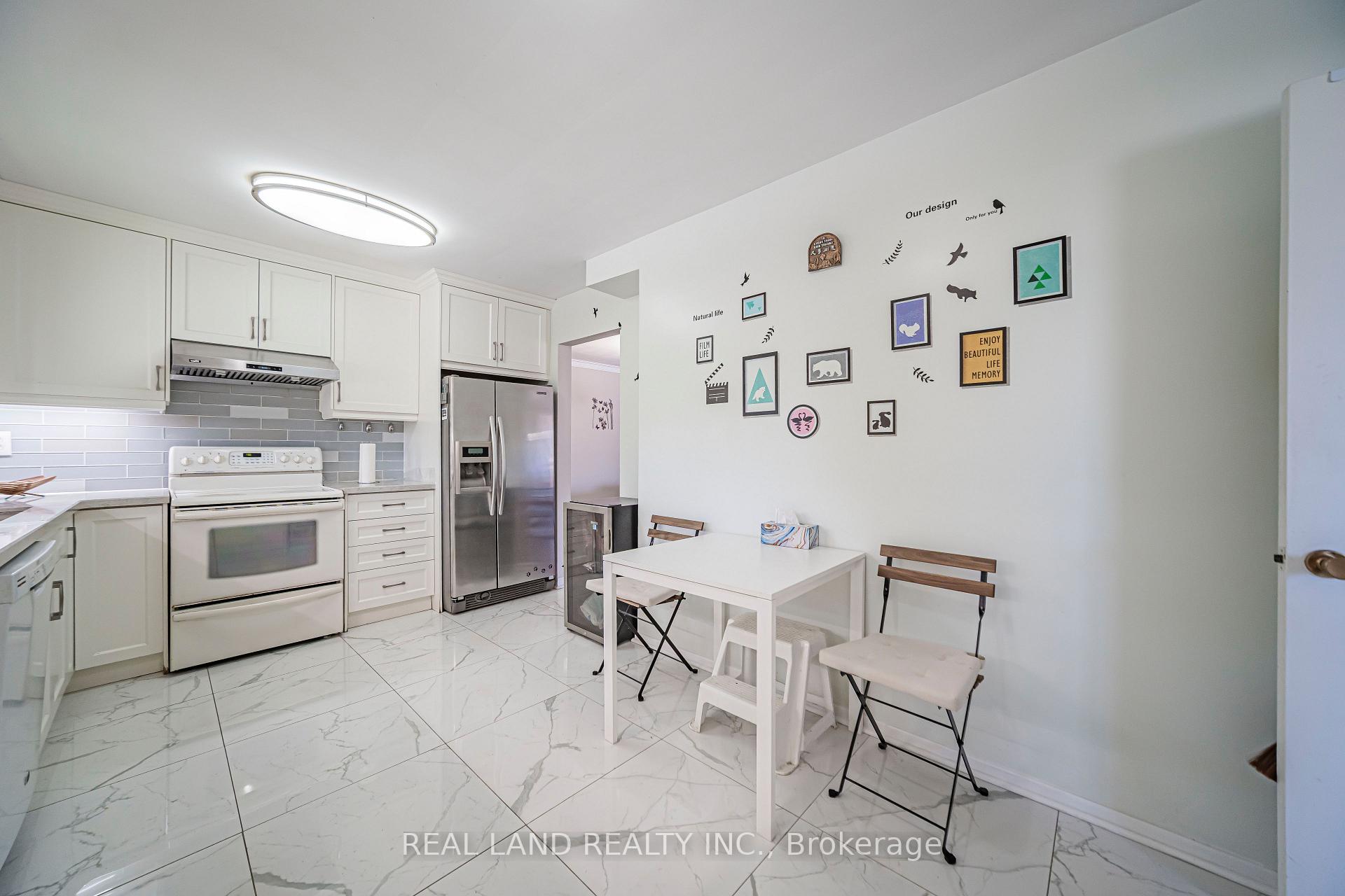Photo 20 of 37 Pawnee Avenue, North York, Pleasant View — HOMEH
