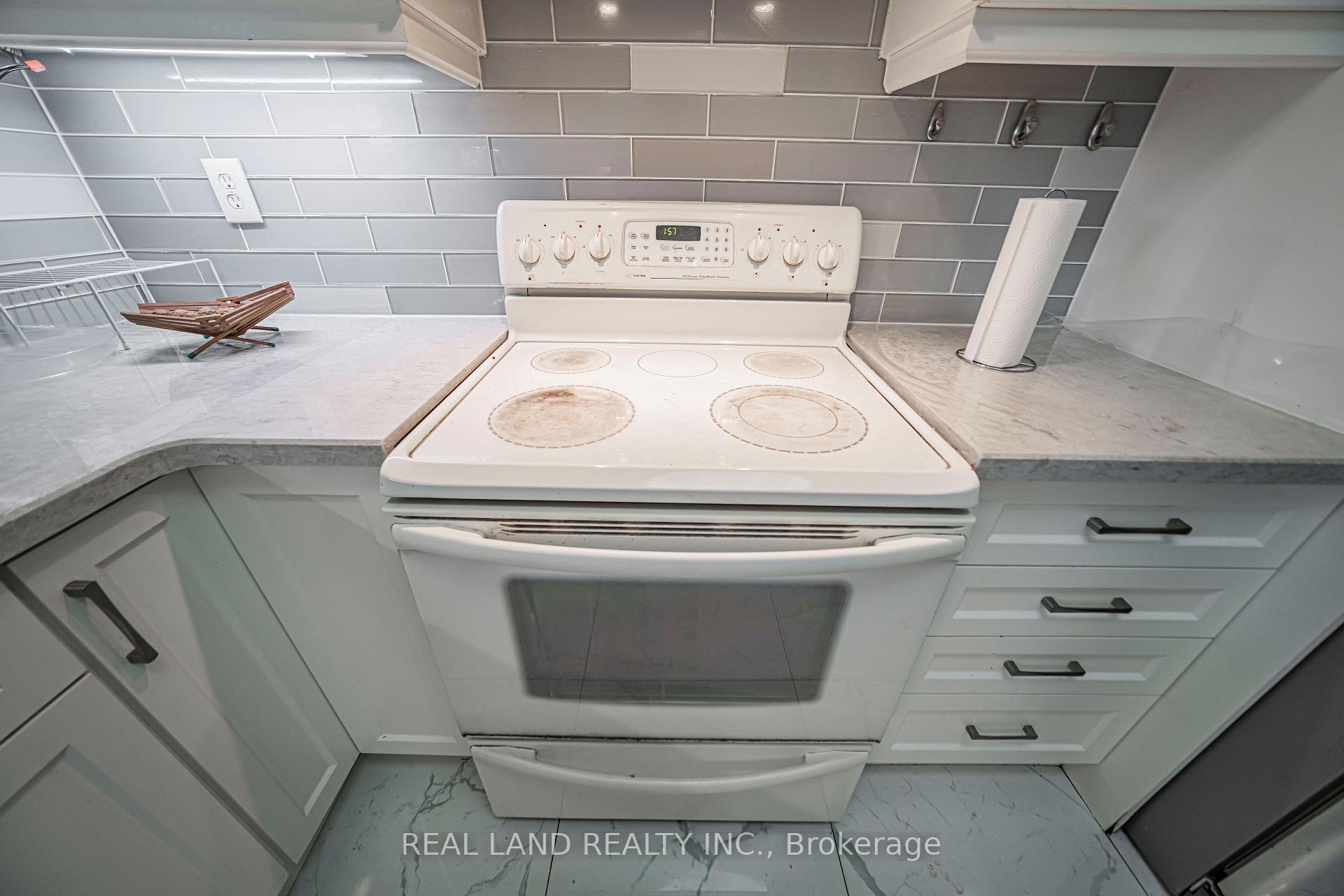Photo 22 of 37 Pawnee Avenue, North York, Pleasant View — HOMEH