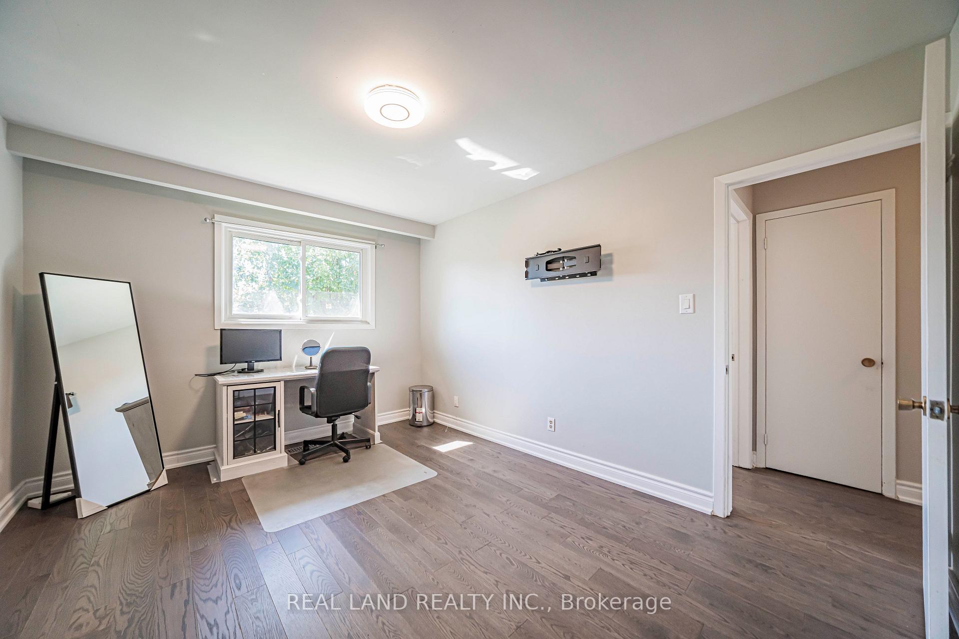 Photo 23 of 37 Pawnee Avenue, North York, Pleasant View — HOMEH