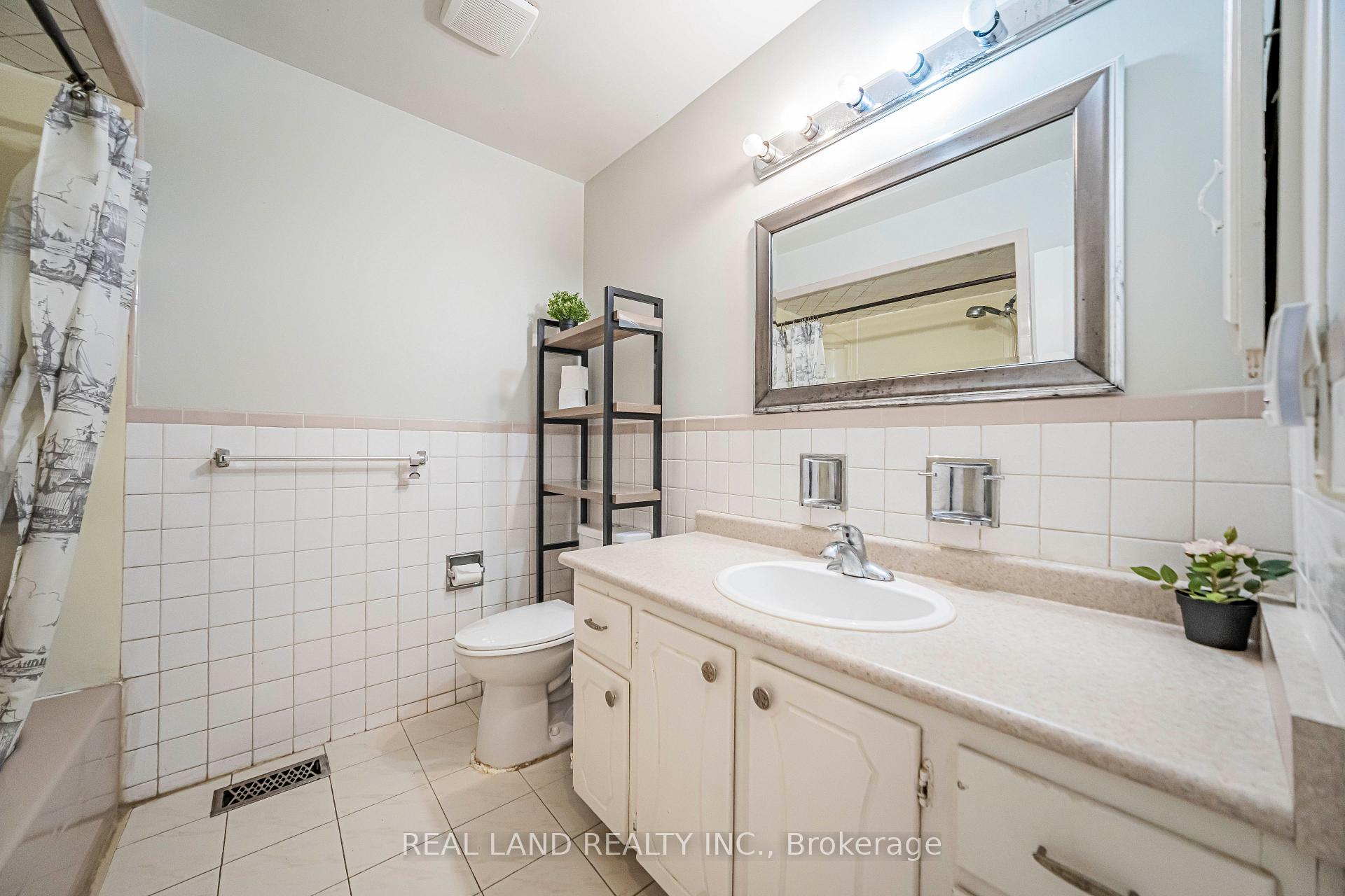 Photo 26 of 37 Pawnee Avenue, North York, Pleasant View — HOMEH
