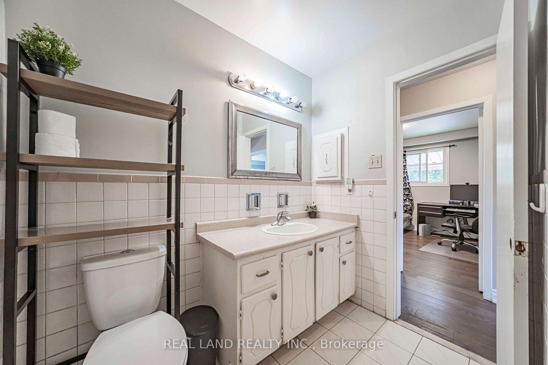 Photo 27 of 37 Pawnee Avenue, North York, Pleasant View — HOMEH