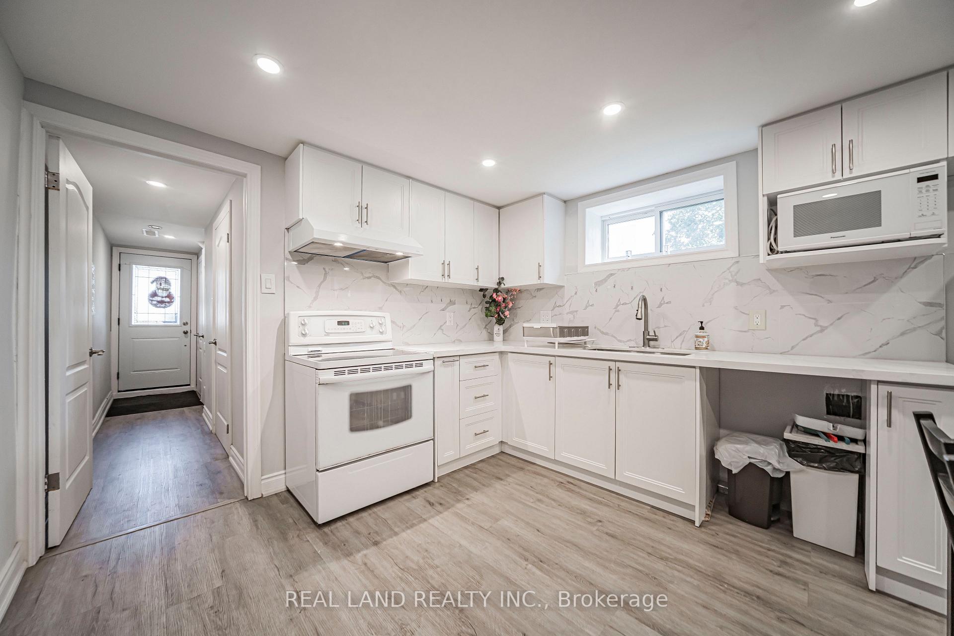 Photo 30 of 37 Pawnee Avenue, North York, Pleasant View — HOMEH