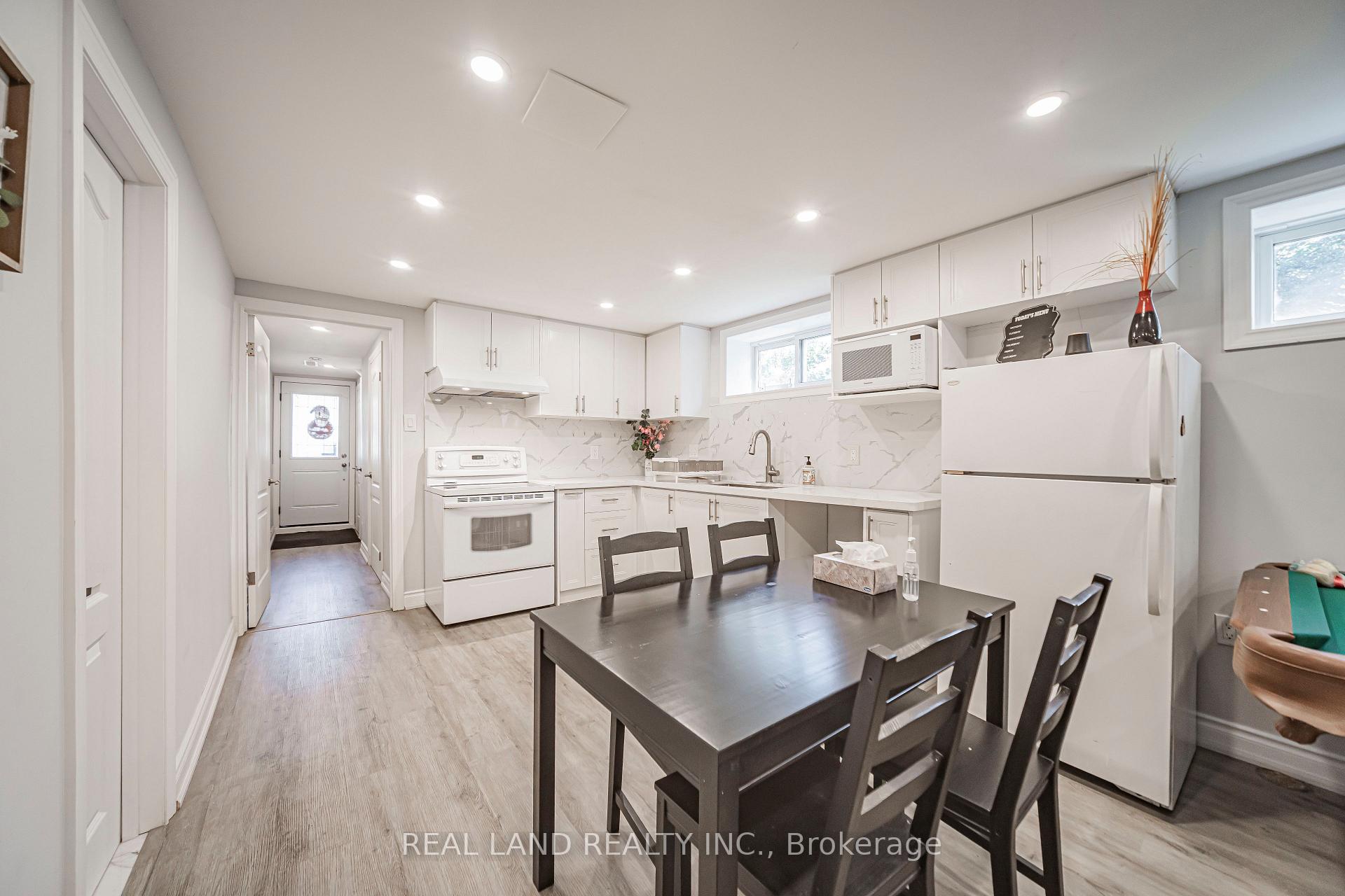 Photo 32 of 37 Pawnee Avenue, North York, Pleasant View — HOMEH