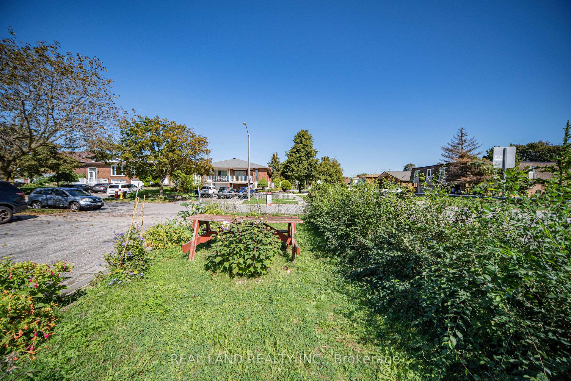 Photo 45 of 37 Pawnee Avenue, North York, Pleasant View — HOMEH