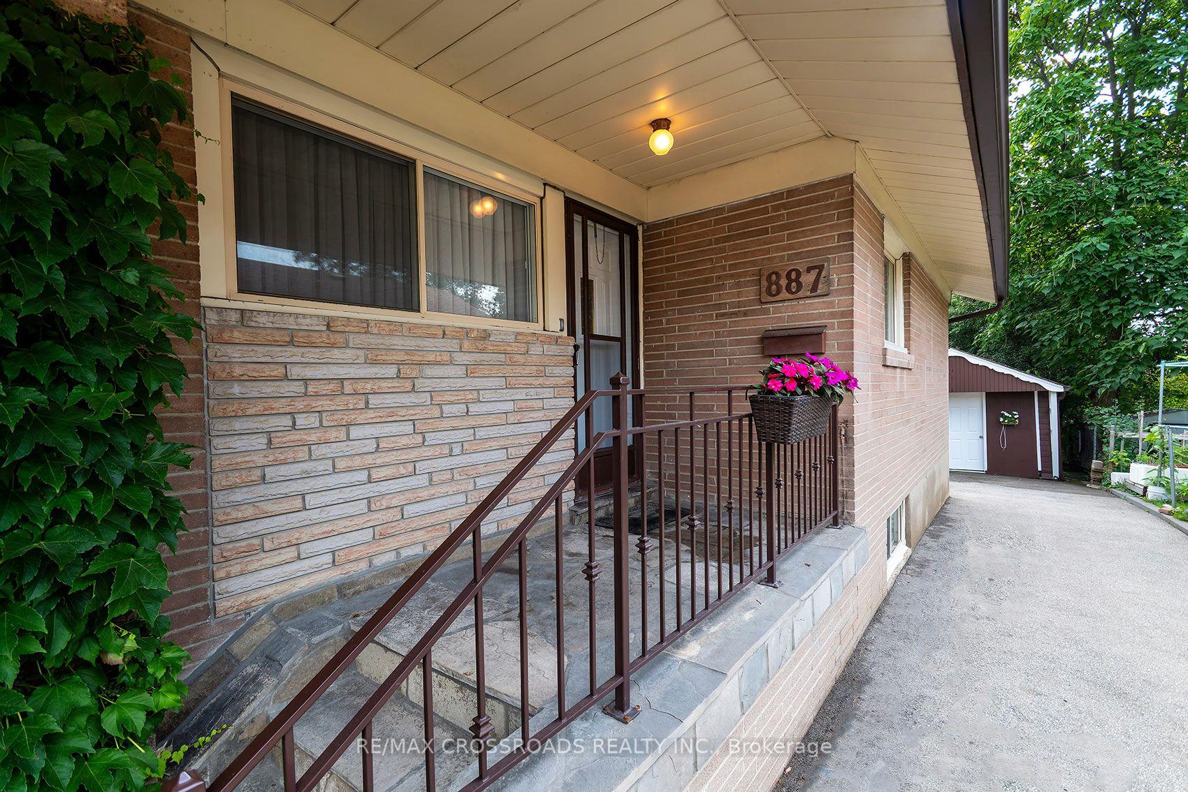 Photo 4 of 887 Brimorton Drive, Scarborough, Woburn — HOMEH