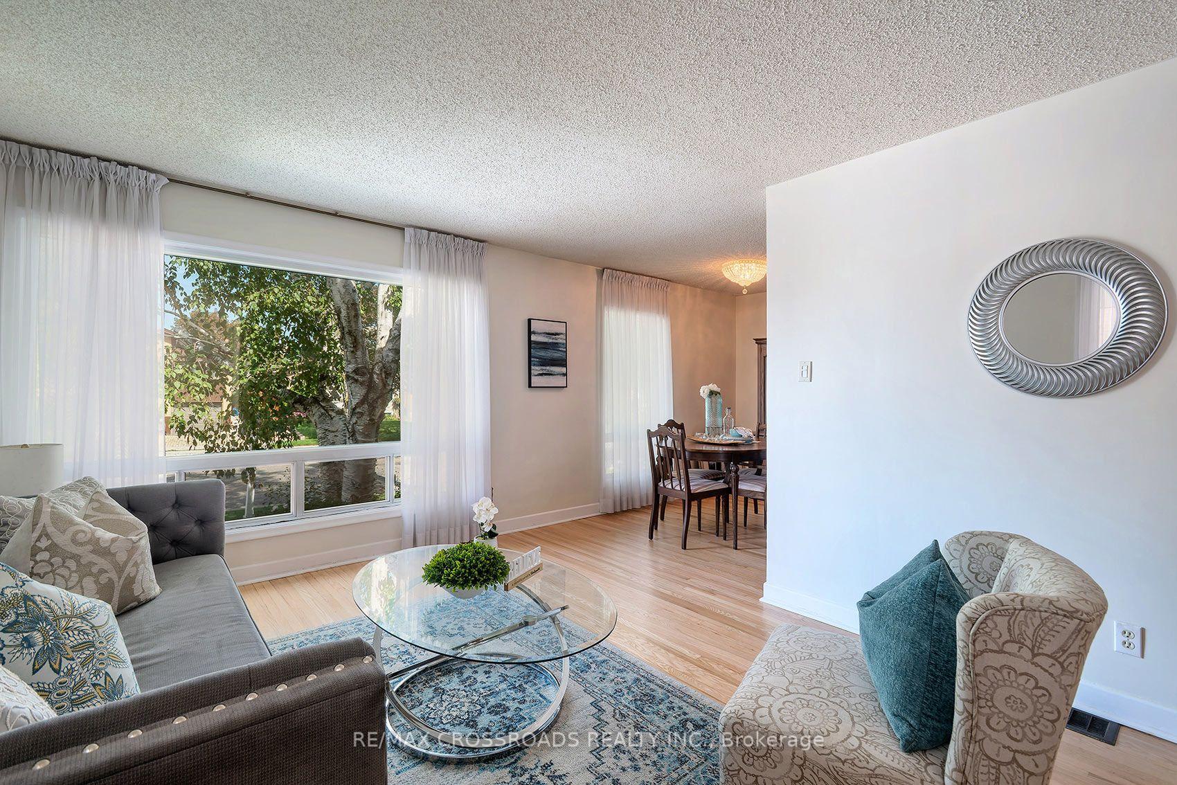 Photo 6 of 887 Brimorton Drive, Scarborough, Woburn — HOMEH