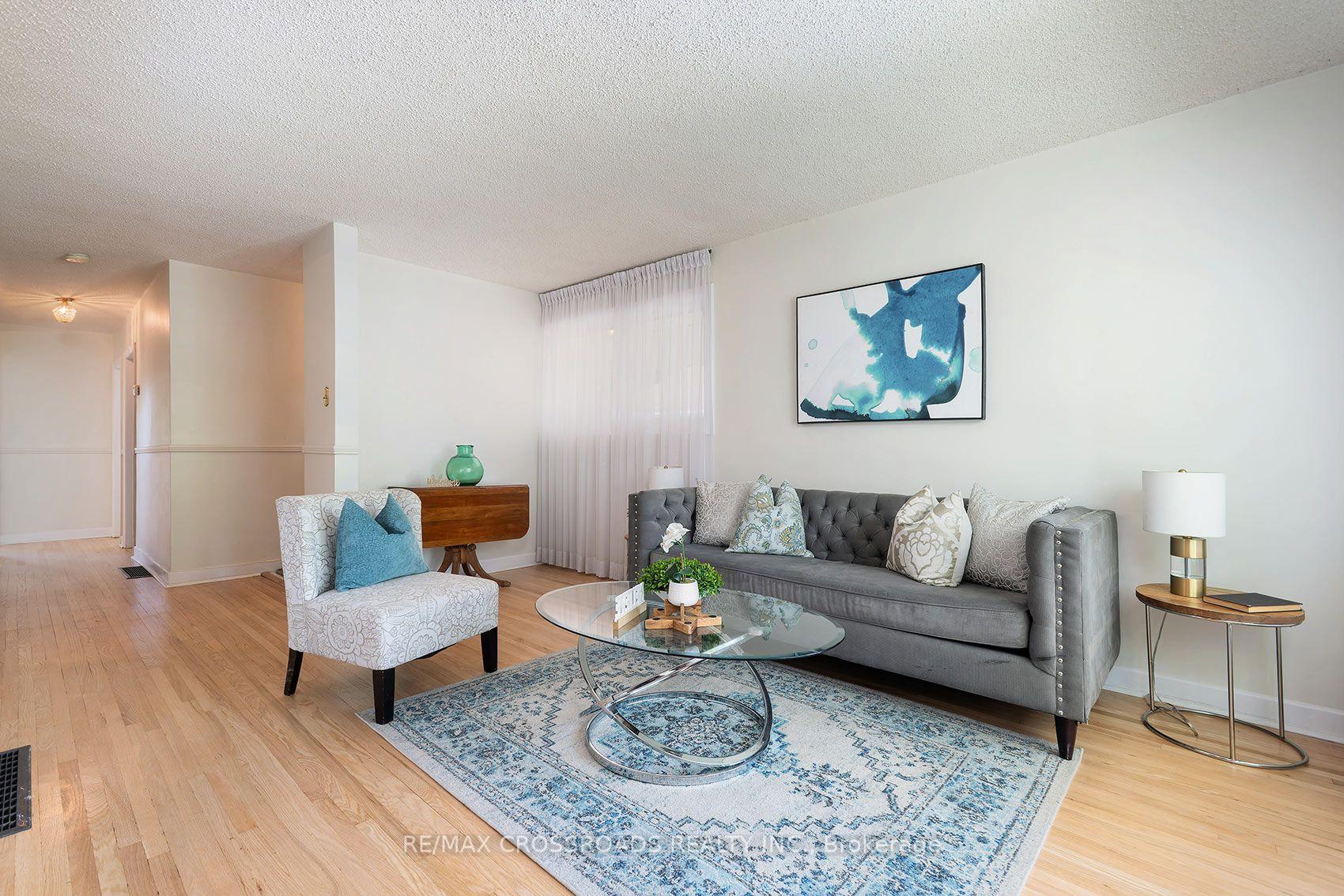 Photo 7 of 887 Brimorton Drive, Scarborough, Woburn — HOMEH