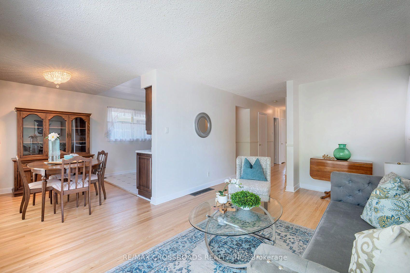Photo 9 of 887 Brimorton Drive, Scarborough, Woburn — HOMEH