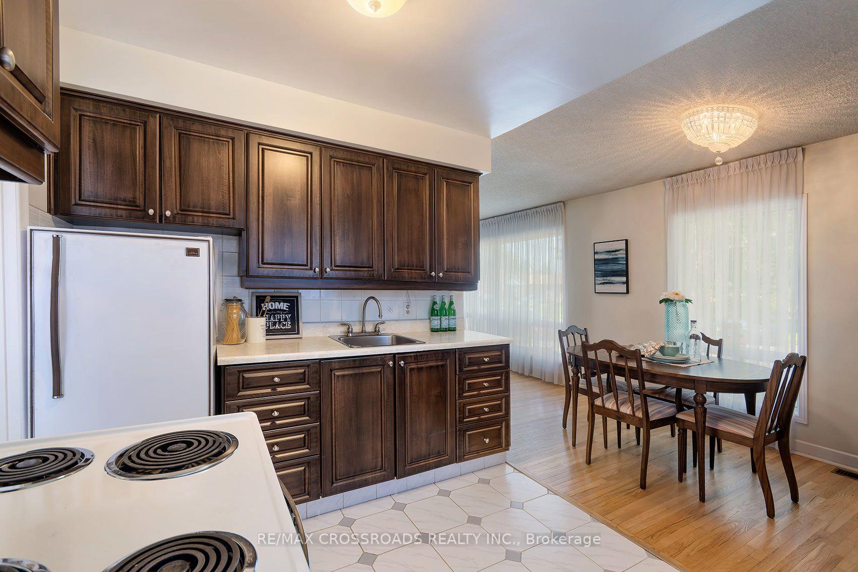 Photo 11 of 887 Brimorton Drive, Scarborough, Woburn — HOMEH