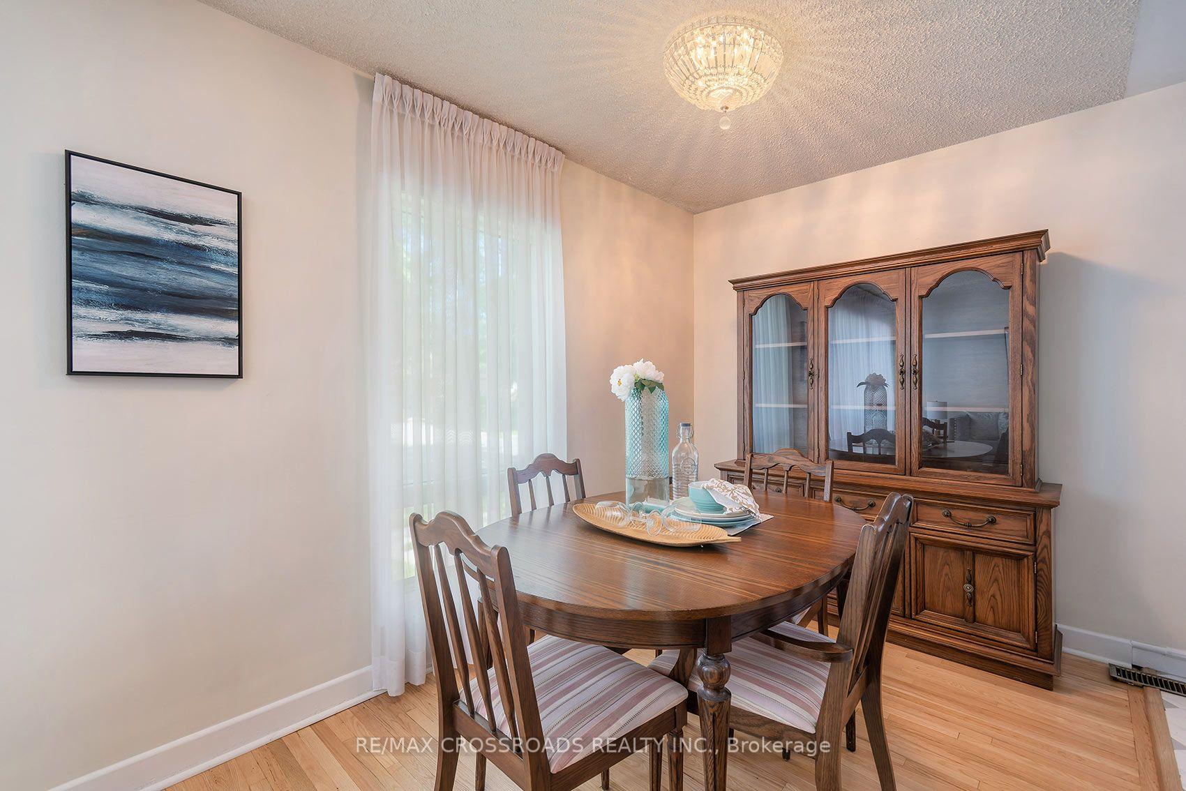 Photo 13 of 887 Brimorton Drive, Scarborough, Woburn — HOMEH