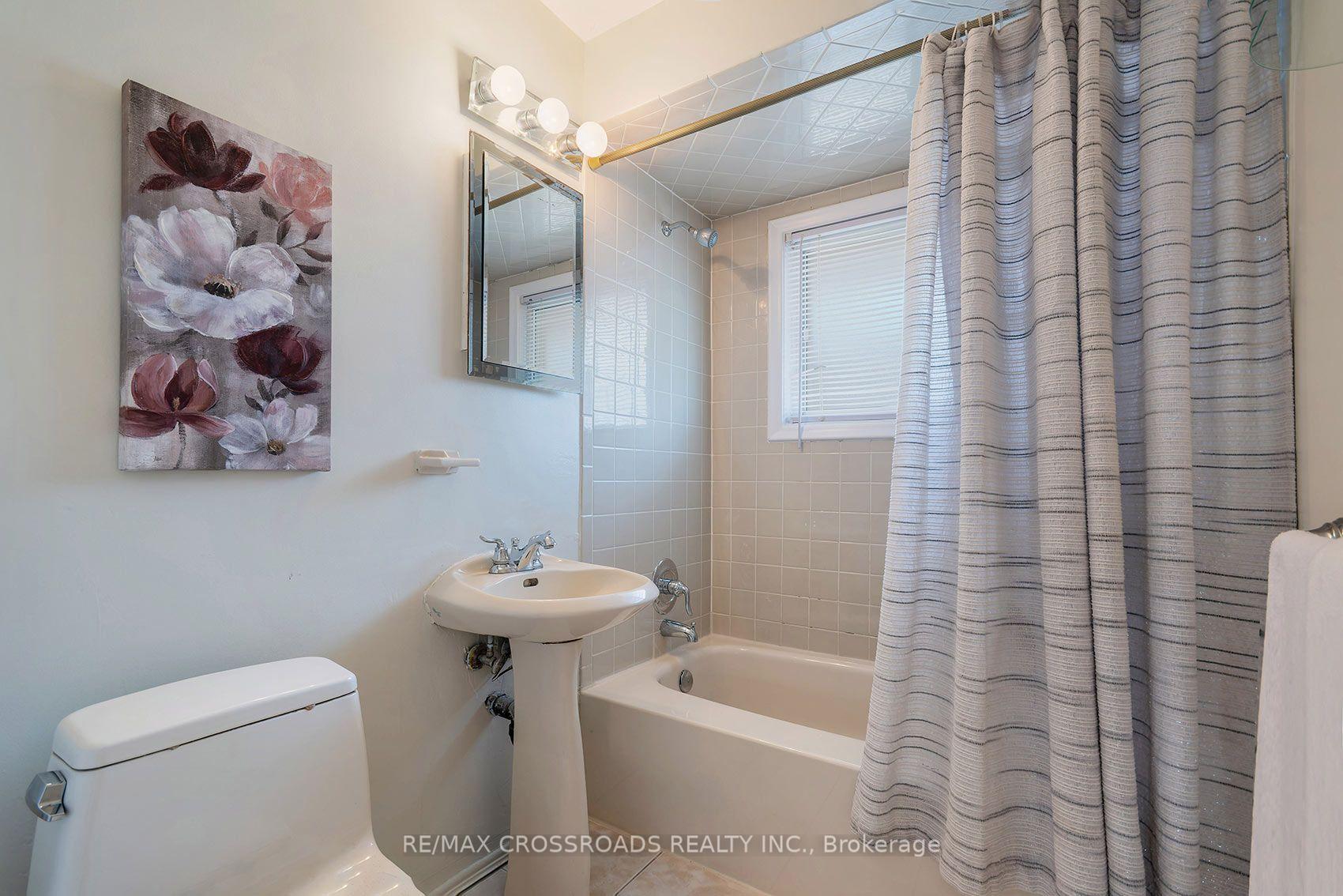 Photo 21 of 887 Brimorton Drive, Scarborough, Woburn — HOMEH
