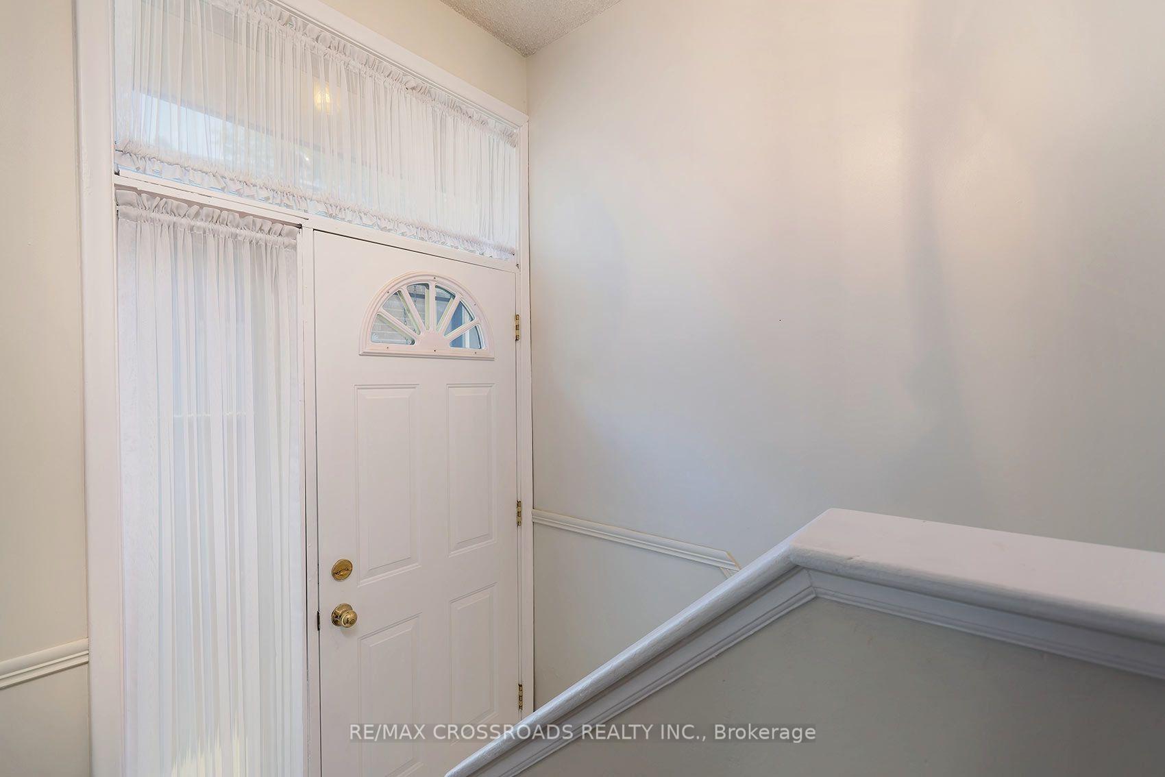 Photo 23 of 887 Brimorton Drive, Scarborough, Woburn — HOMEH