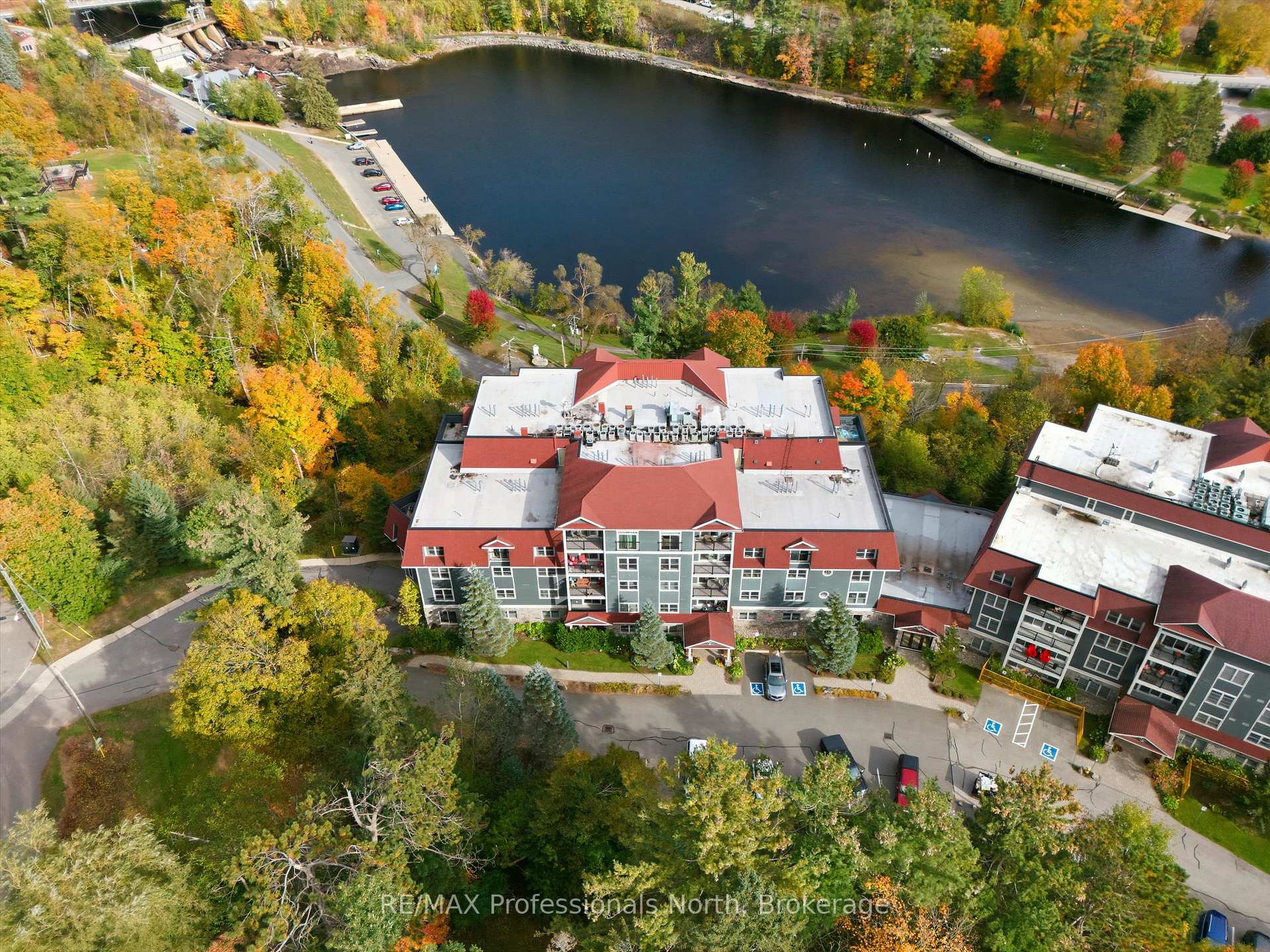Photo 2 of Unit 405, 10A Kimberley Avenue, Bracebridge — HOMEH