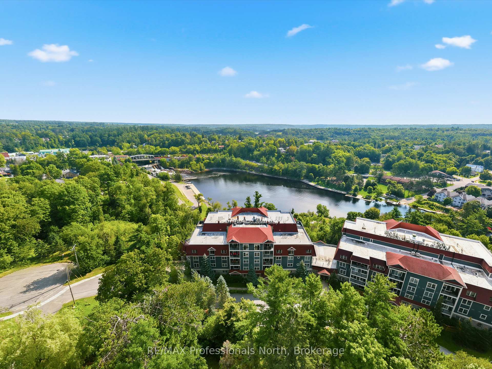 Photo 3 of Unit 405, 10A Kimberley Avenue, Bracebridge — HOMEH