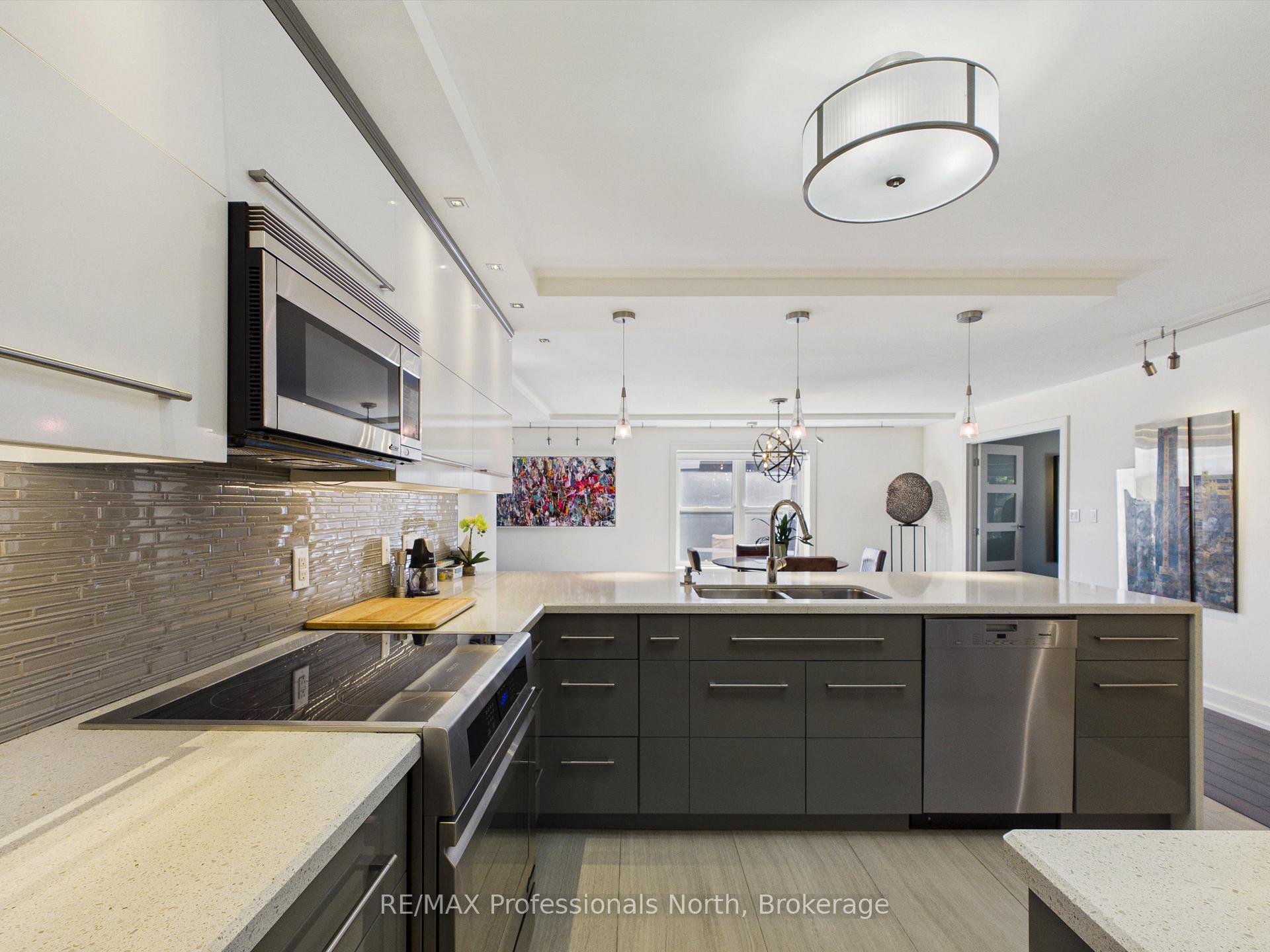 Photo 8 of Unit 405, 10A Kimberley Avenue, Bracebridge — HOMEH