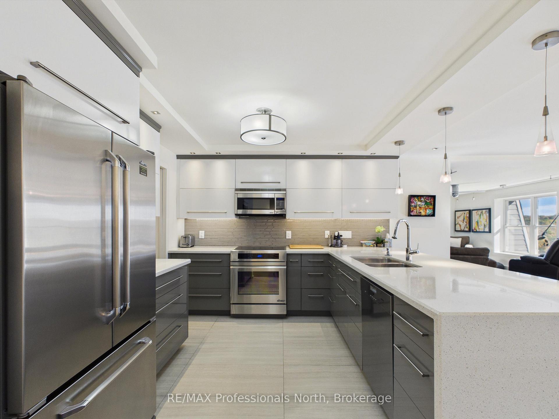 Photo 9 of Unit 405, 10A Kimberley Avenue, Bracebridge — HOMEH